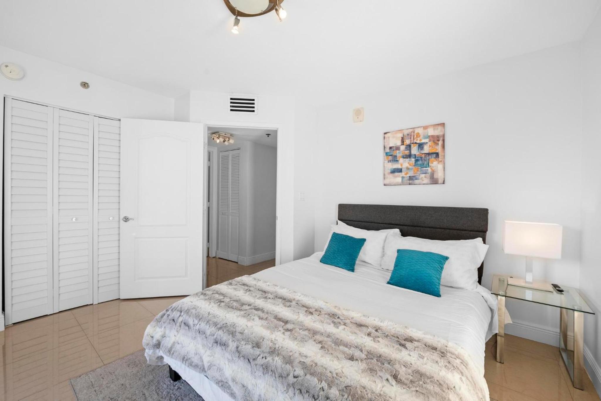 BnB Hyperion - Luxe 3B Condo w City & Ocean Views