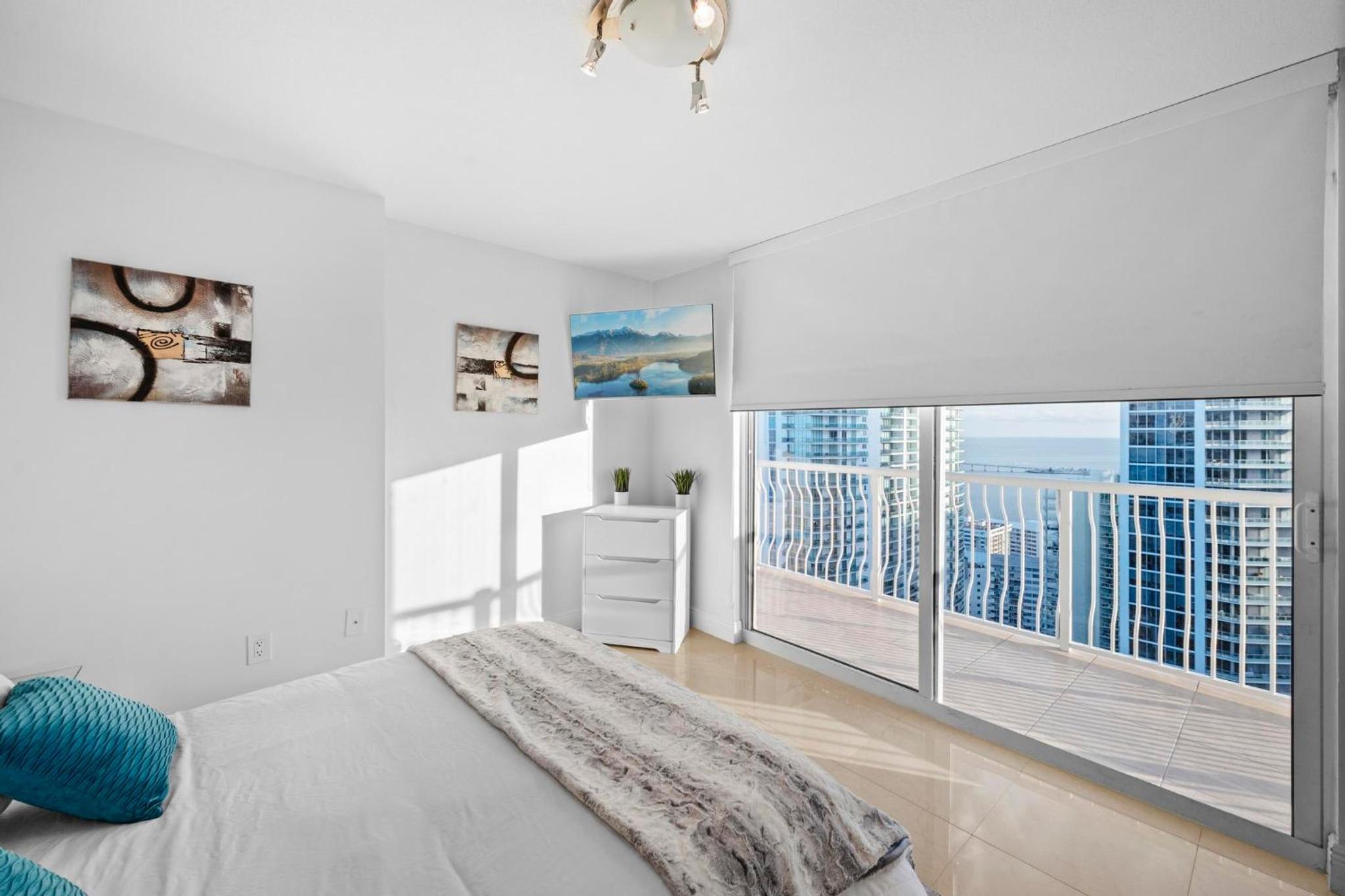 BnB Hyperion - Luxe 3B Condo w City & Ocean Views