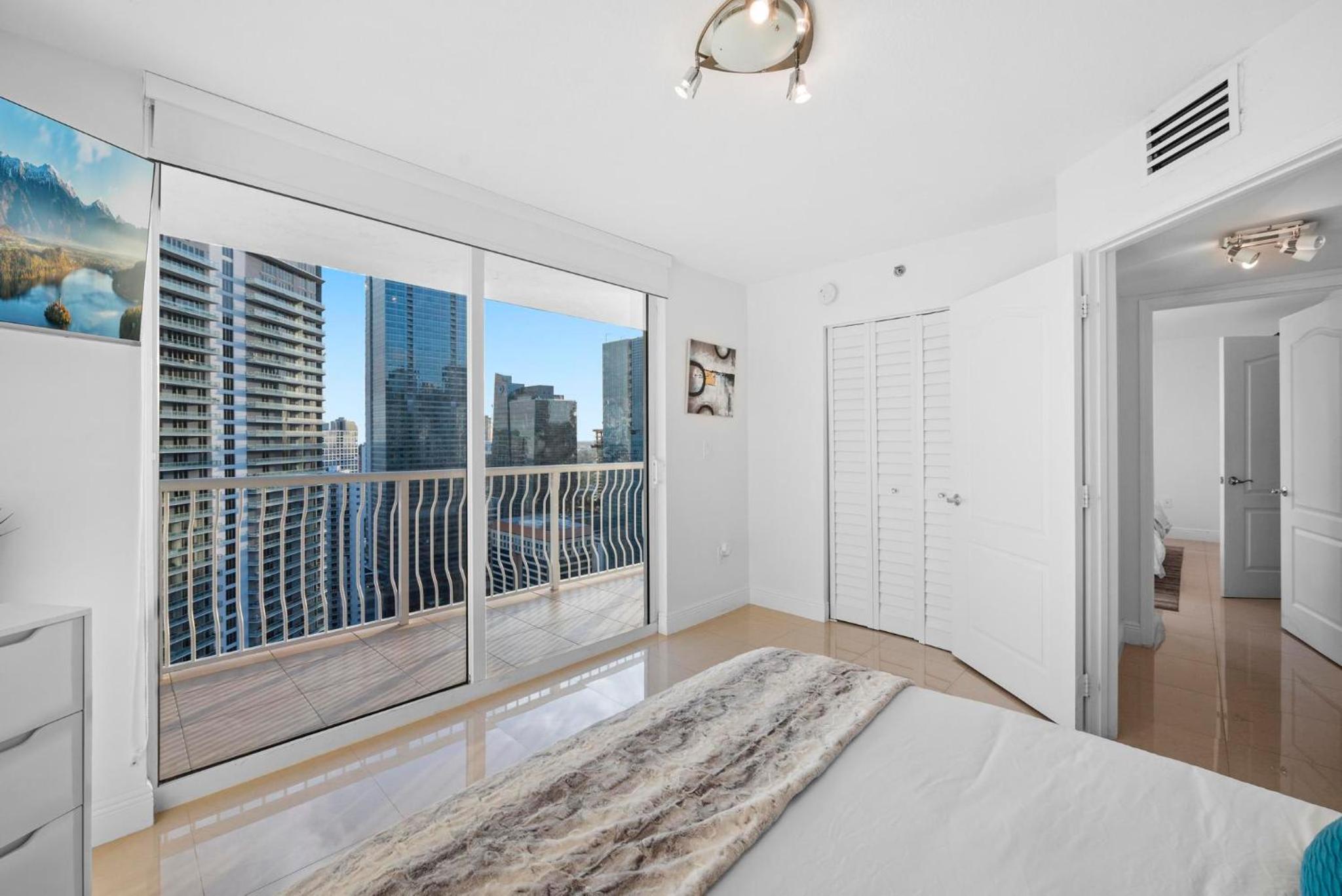 BnB Hyperion - Luxe 3B Condo w City & Ocean Views