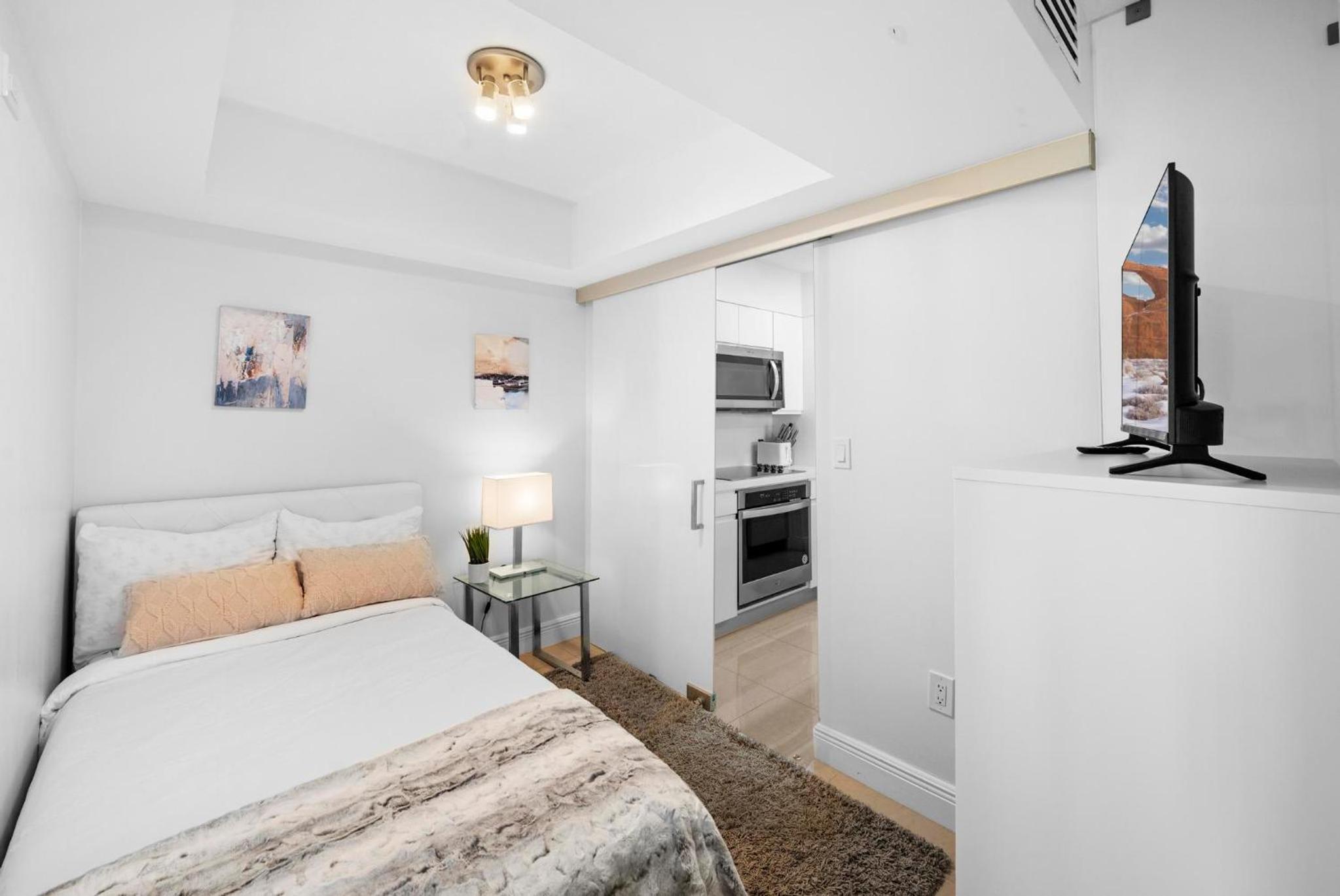 BnB Hyperion - Luxe 3B Condo w City & Ocean Views