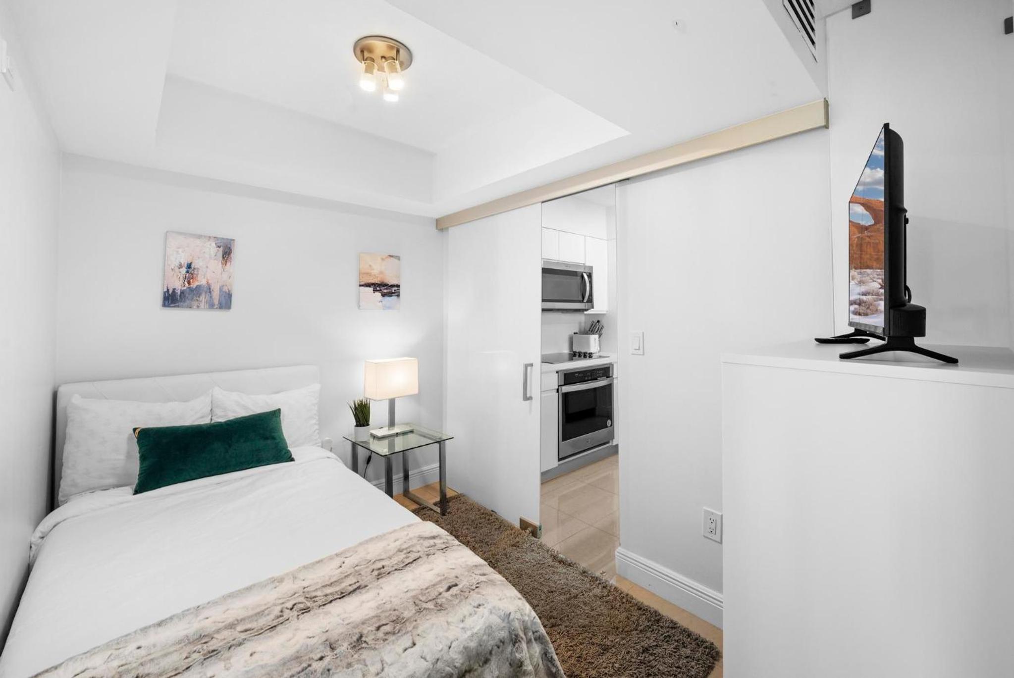 BnB Hyperion - Luxe 3B Condo w City & Ocean Views