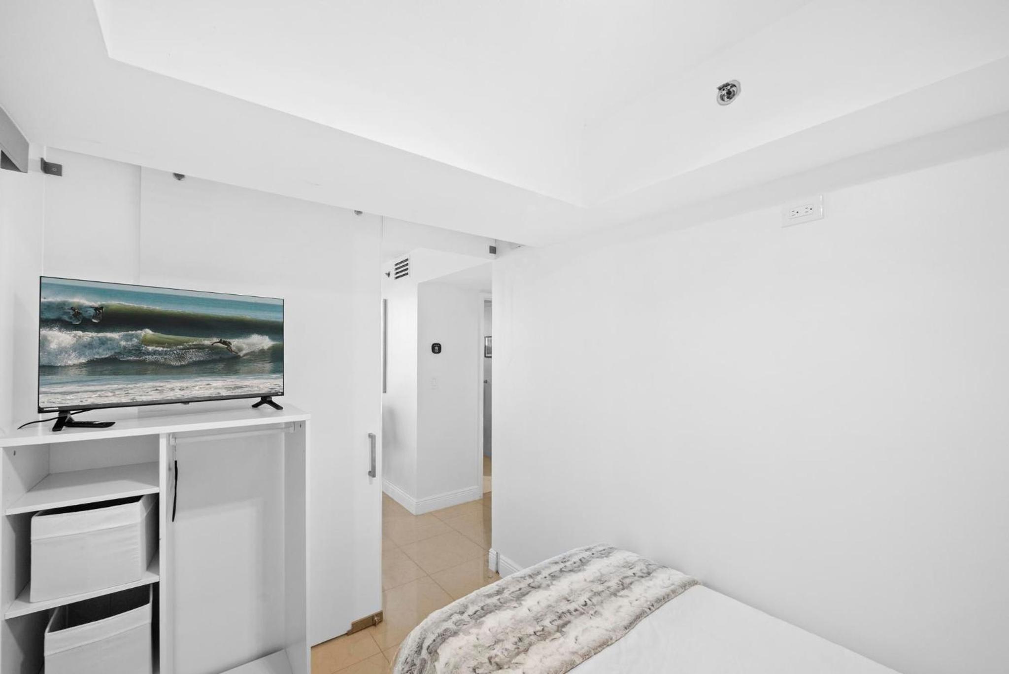 BnB Hyperion - Luxe 3B Condo w City & Ocean Views