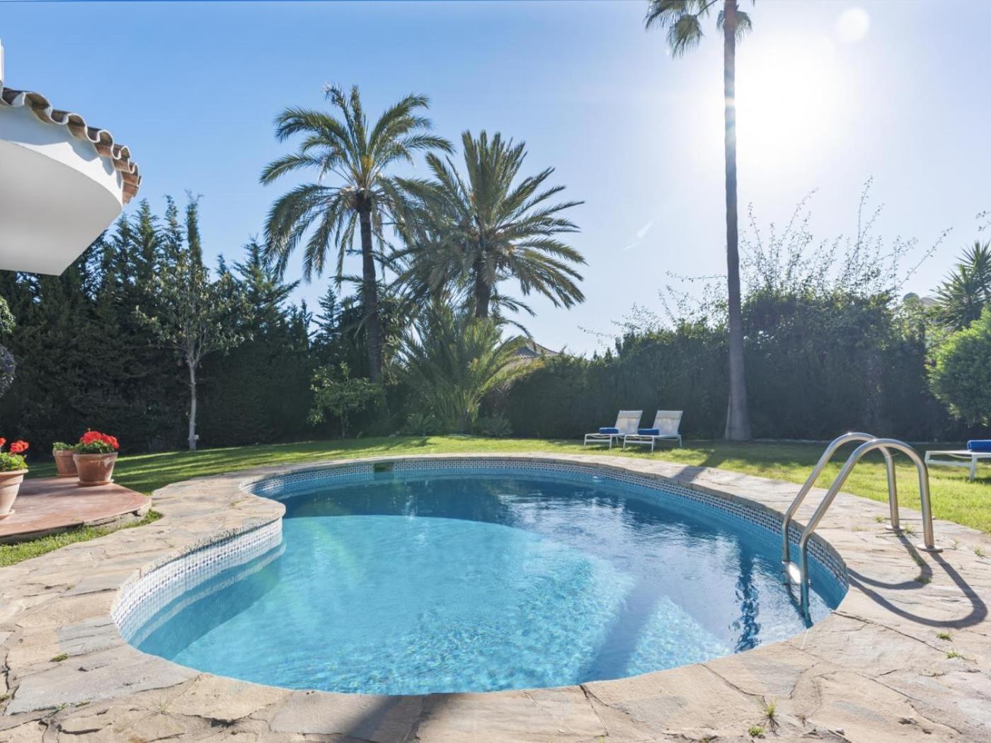Villa Byron, private pool, walking distance to Puerto Banus view 4