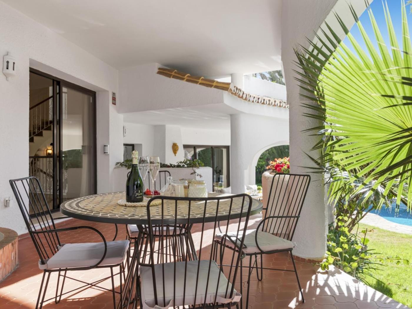 Villa Byron, private pool, walking distance to Puerto Banus view 5