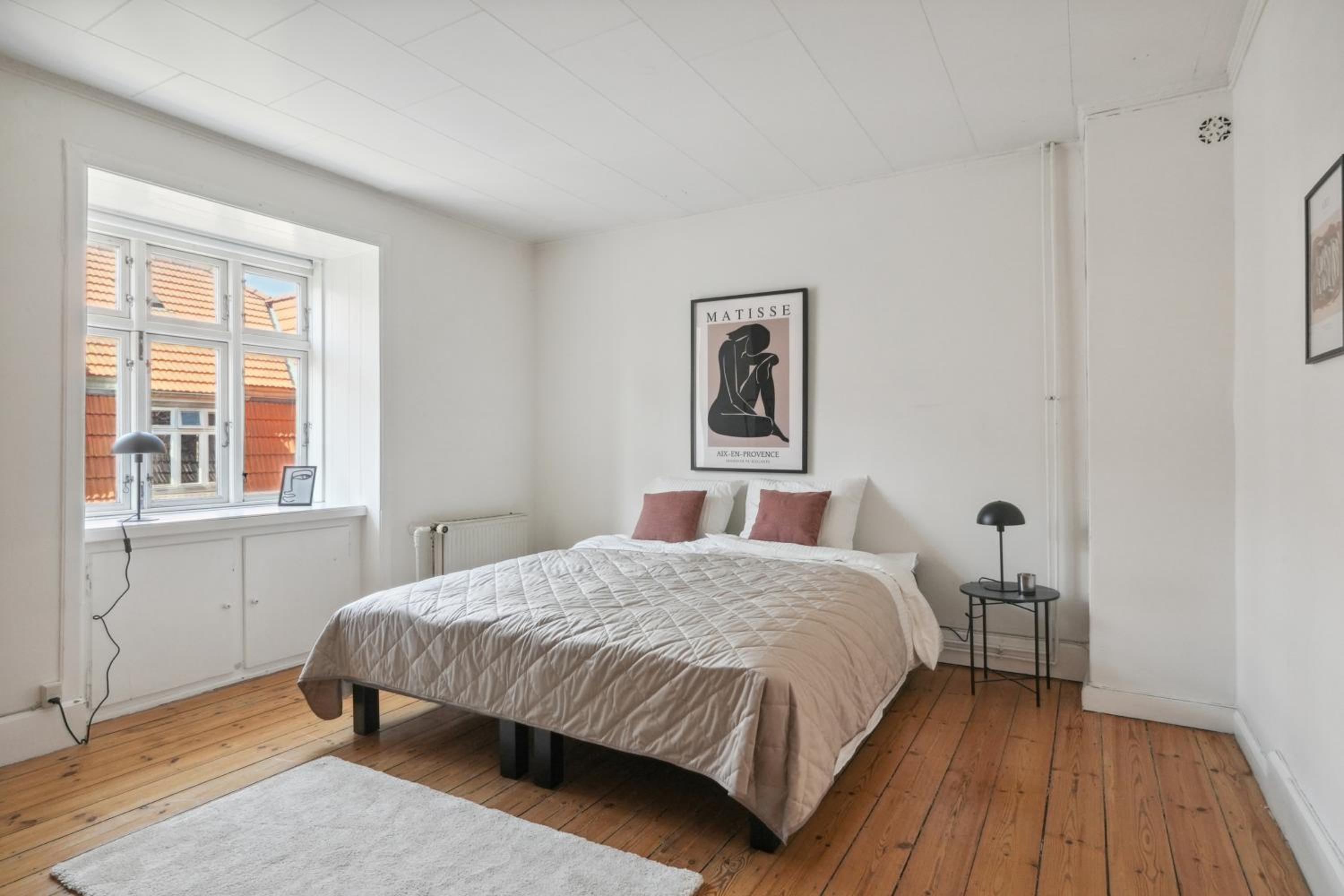 Come Stay - 2BR Sophisticated Urban Retreat view 2