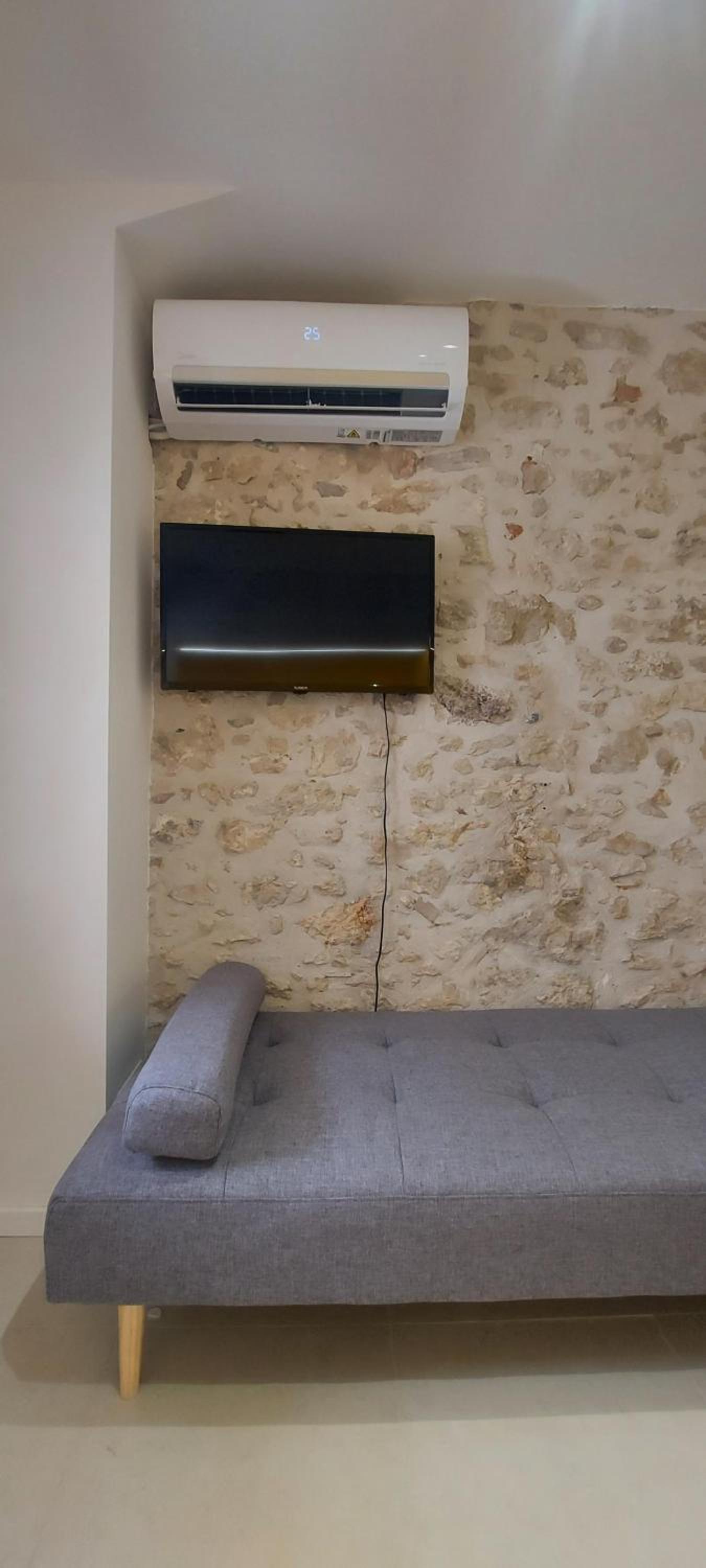[Bracket] Studio view 5