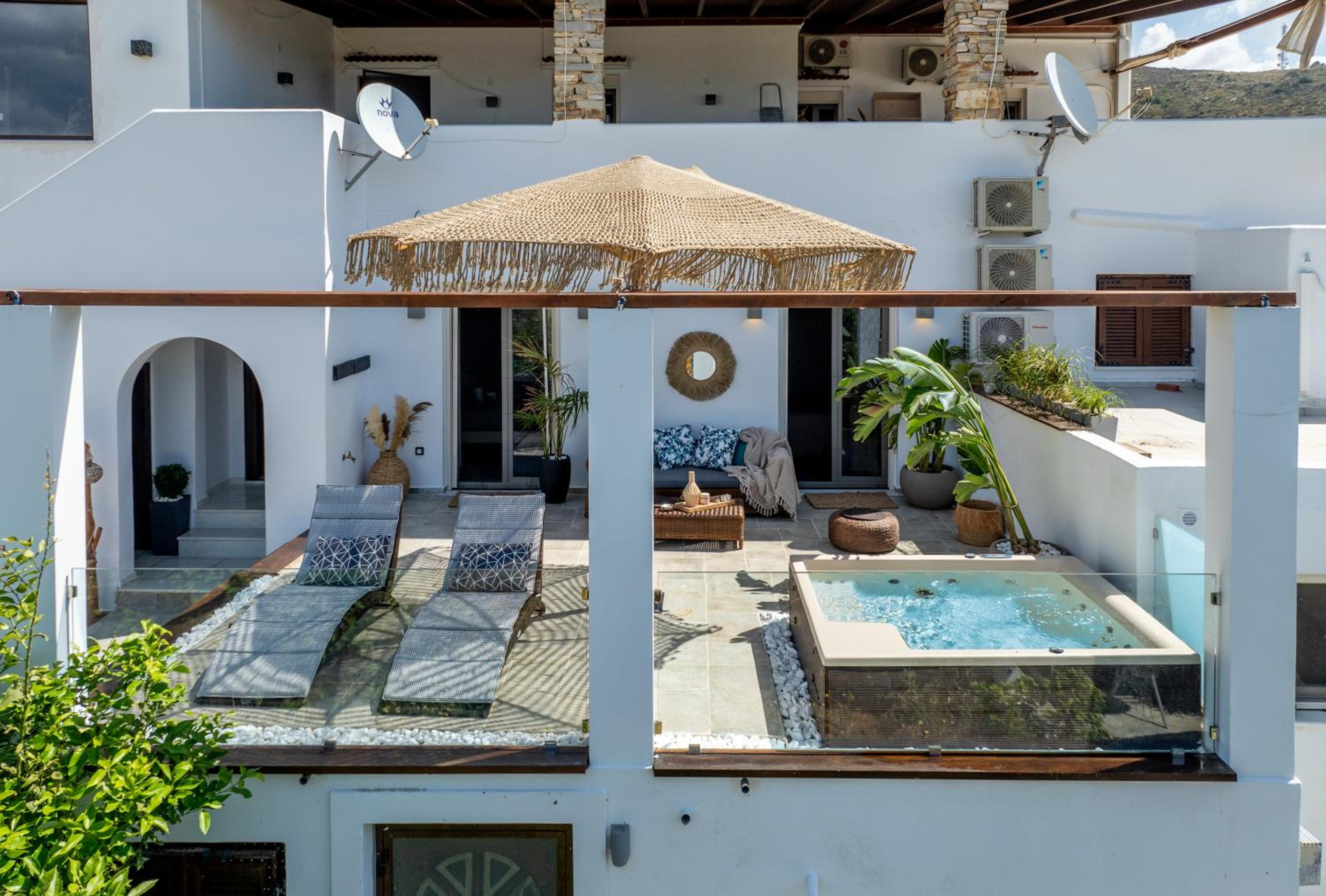 Mythodea Luxury Villa Ι Sunset Horizon & Jacuzzi