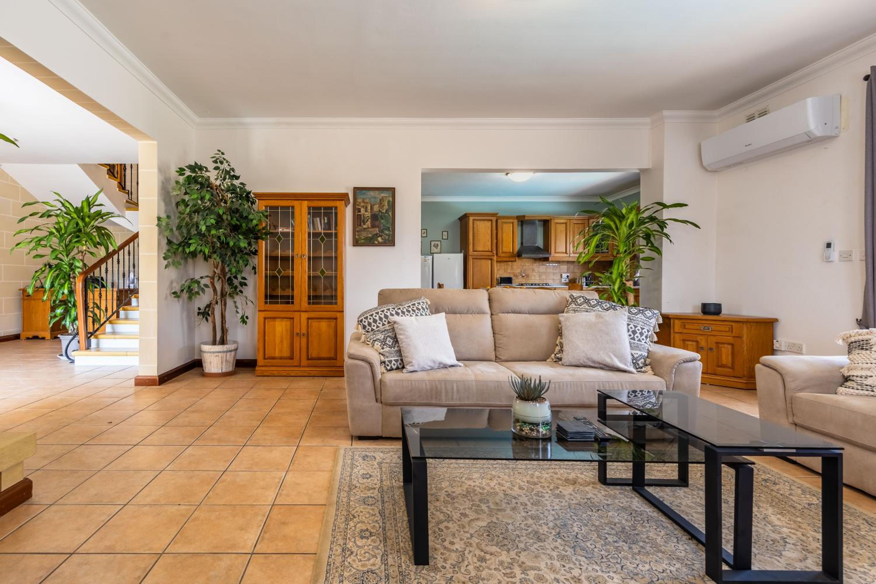 Tranquil Mansion - 3 Bed, Pool, BBQ & Gaming Room view 2