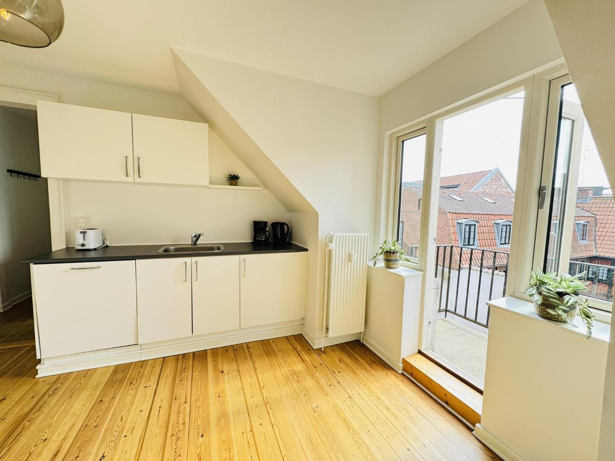 aday - 1 bedroom balcony apartment on the pedestrian street in Randers