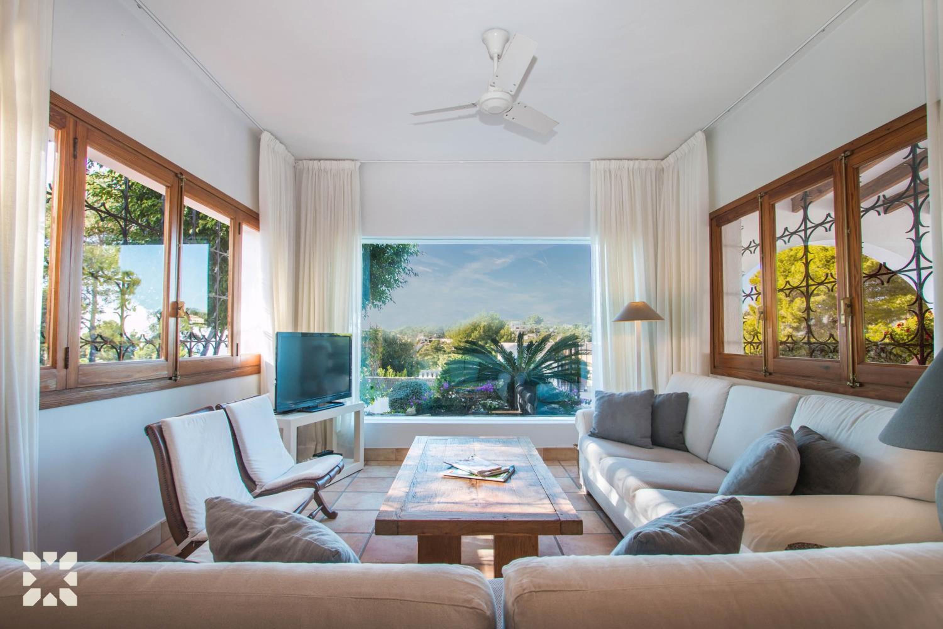 Villa Buenos Aires by Abahana Villas view 5