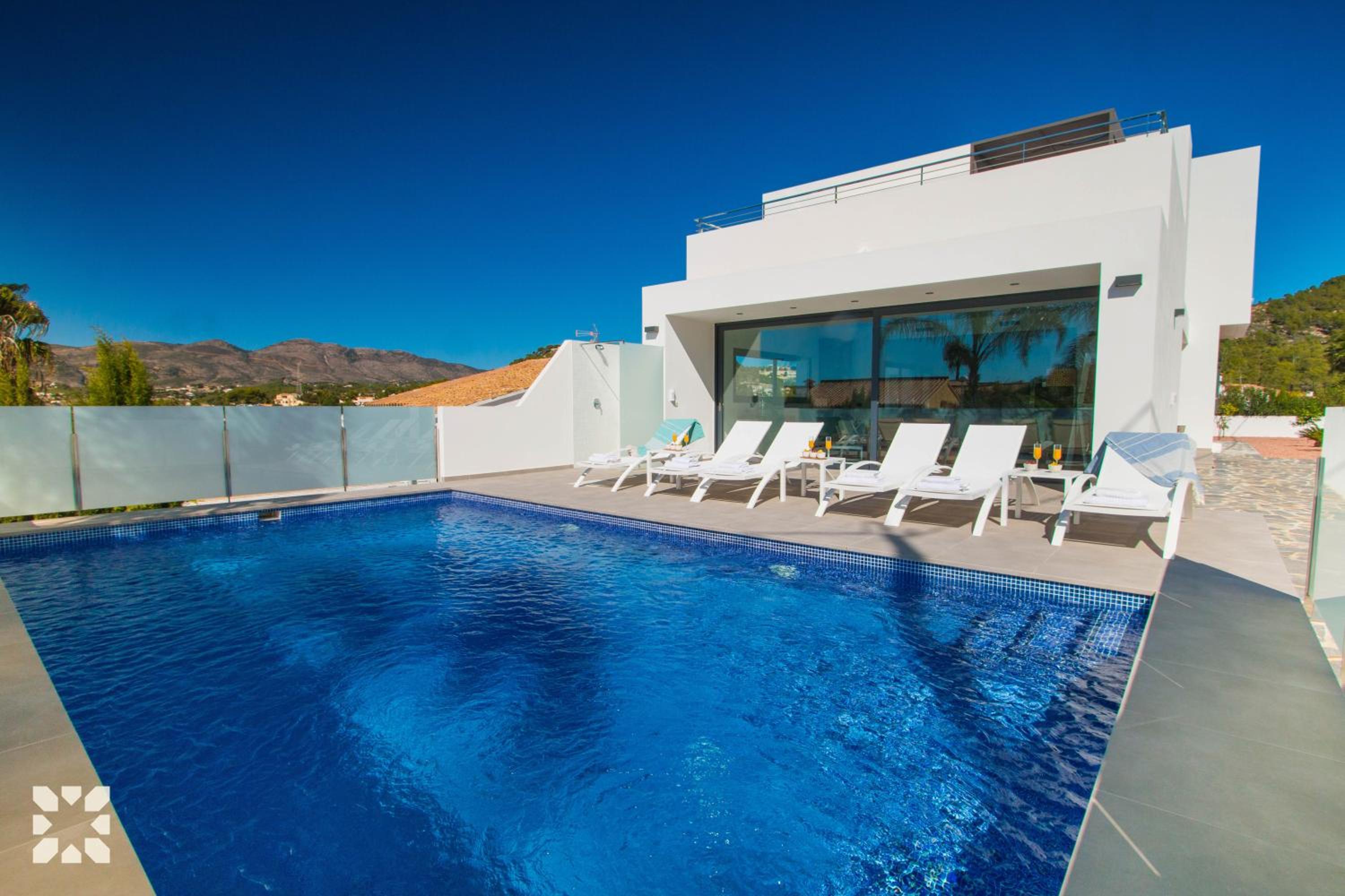Villa Caballito De Mar by Abahana Villas view 2