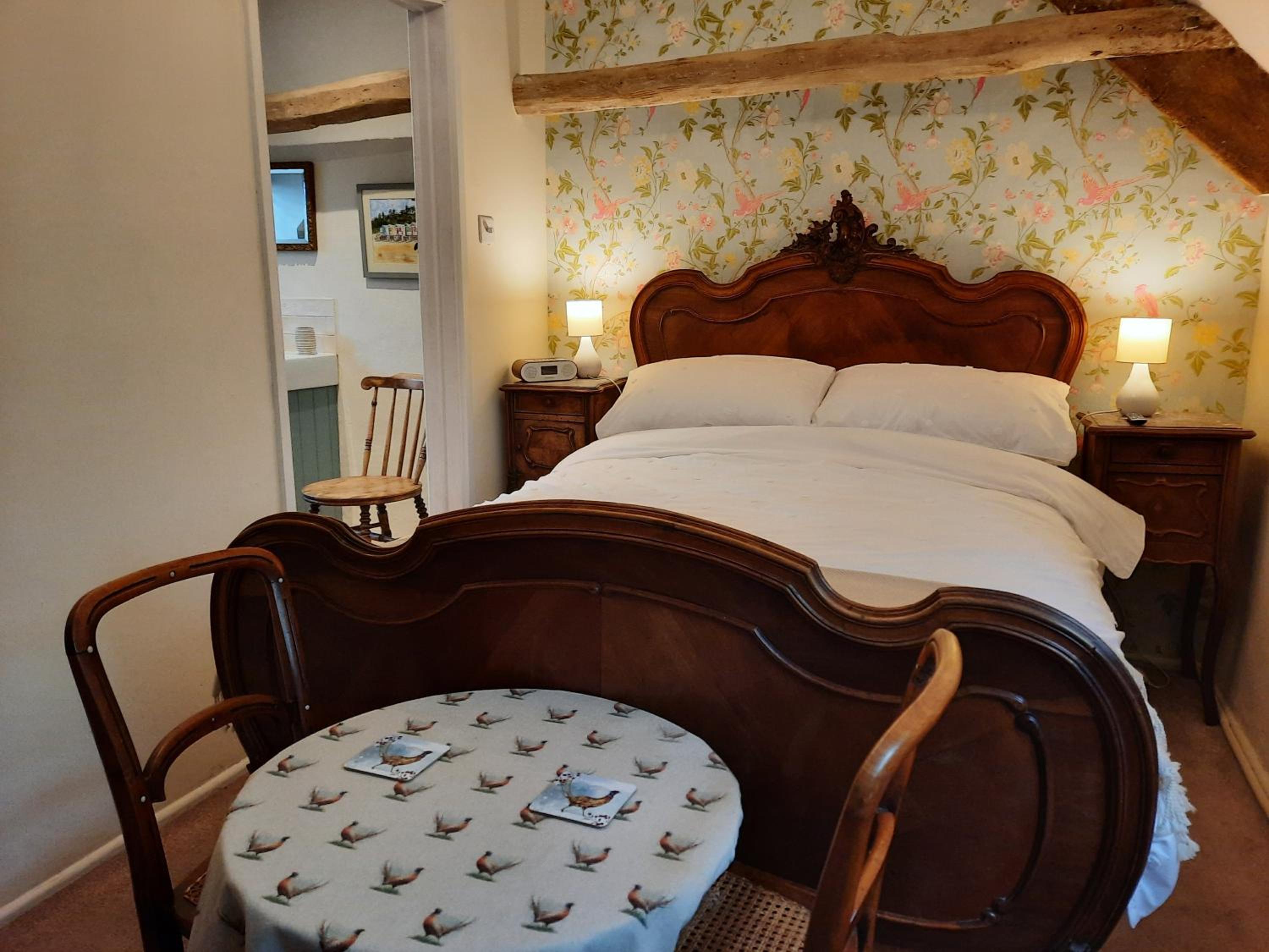 Cotswold Cottage B&B - 5 Minutes Walk to Village Pub view 2