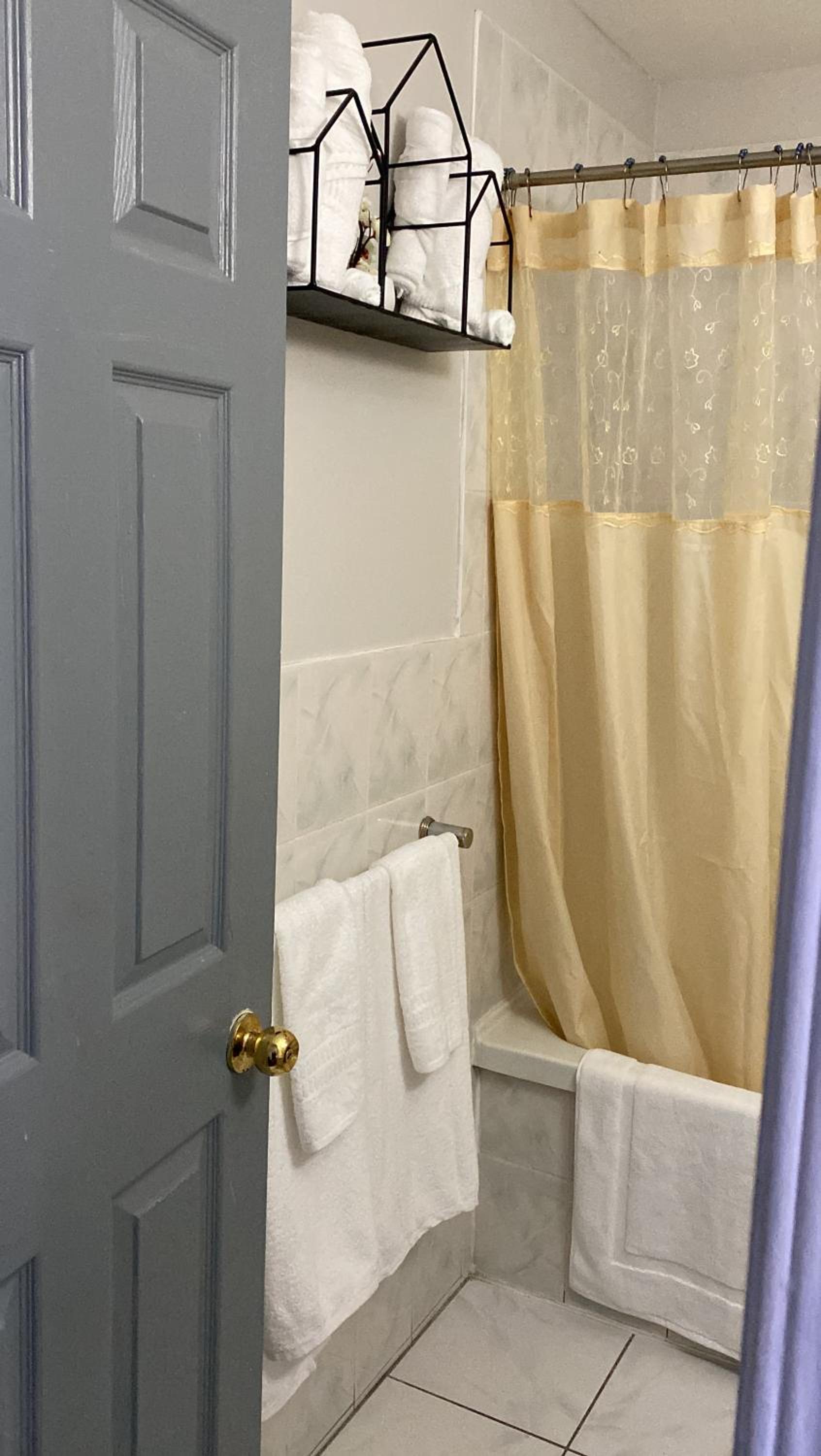 1 Bedroom Apartment, in Coconut Drive San Fernando view 3
