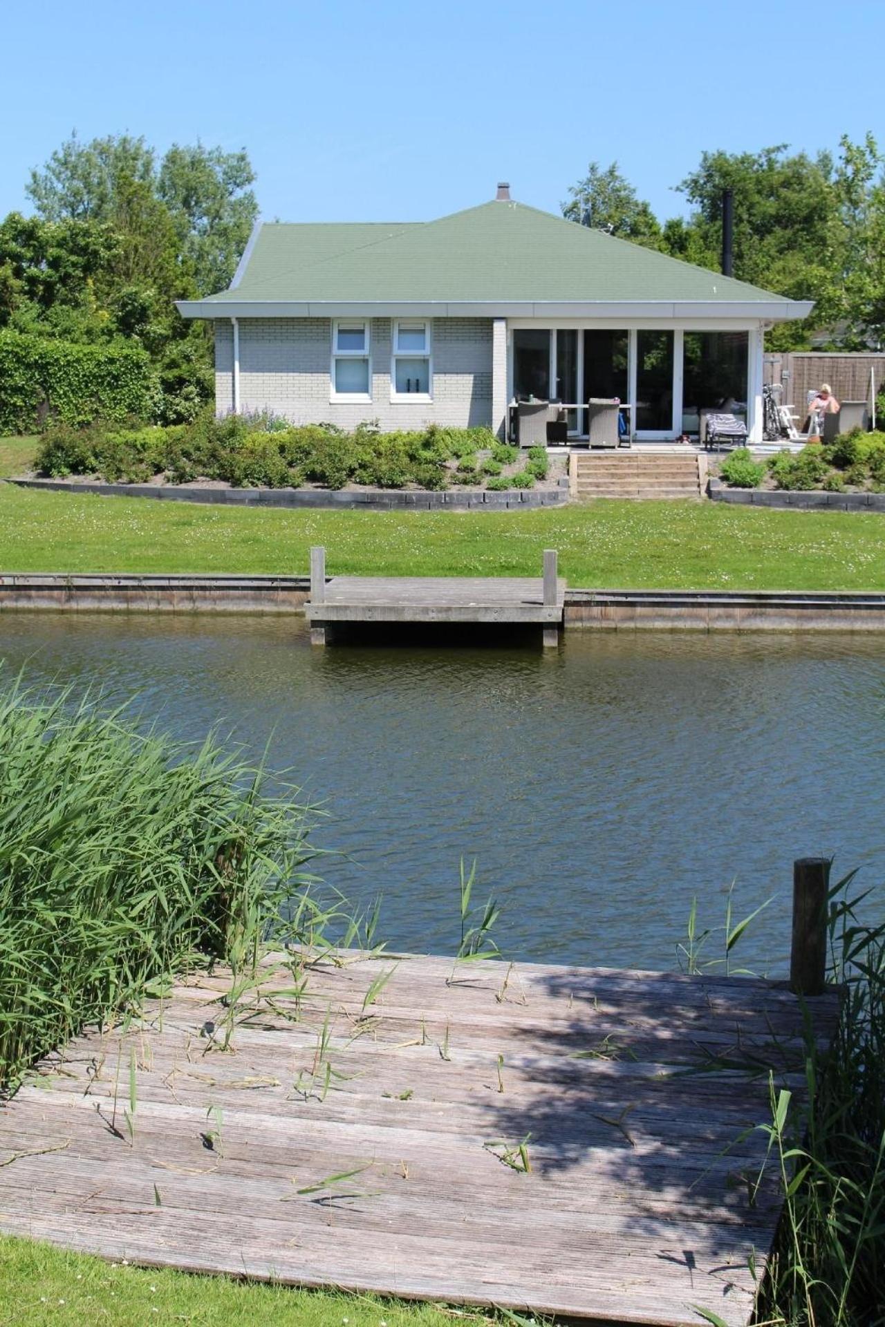 Ferienhaus in Makkum Sauna und schöner Aussicht view 2