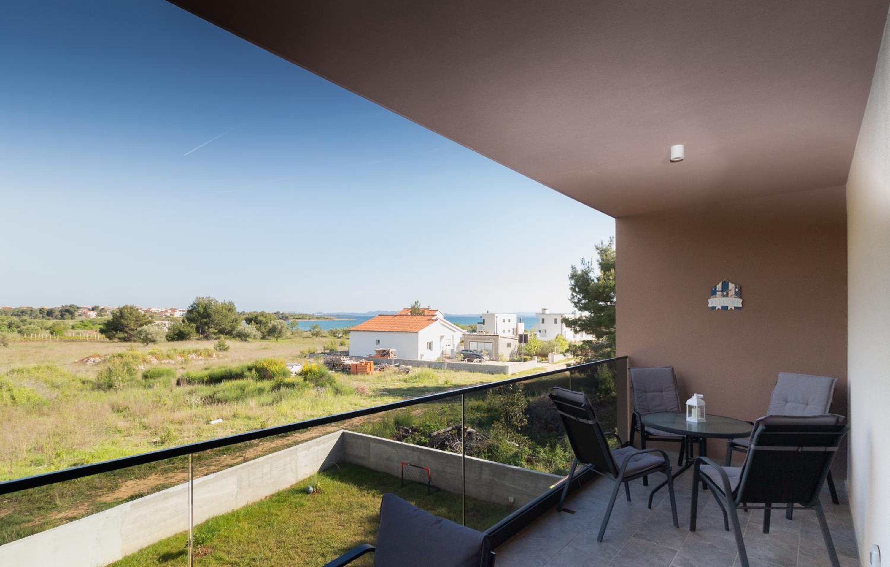 Modern and spacious apartment Helena near the beach