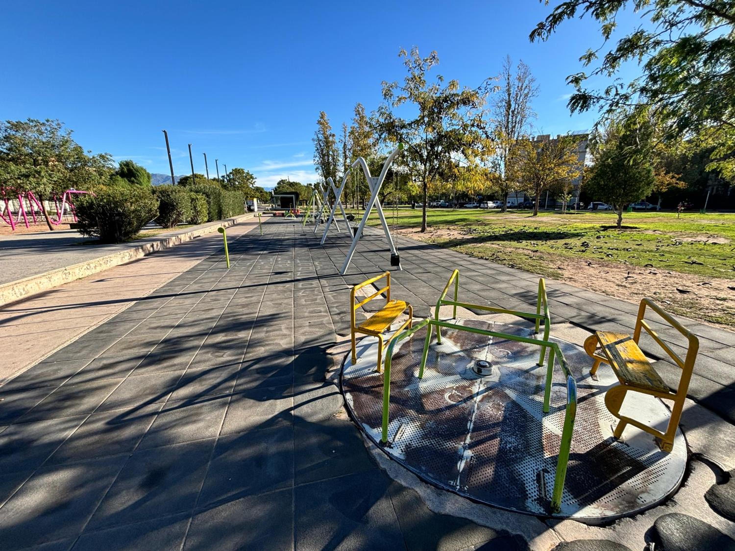 Departamento en la Ciudad de Mendoza Frente al Parque Central con Terraza y Vistas