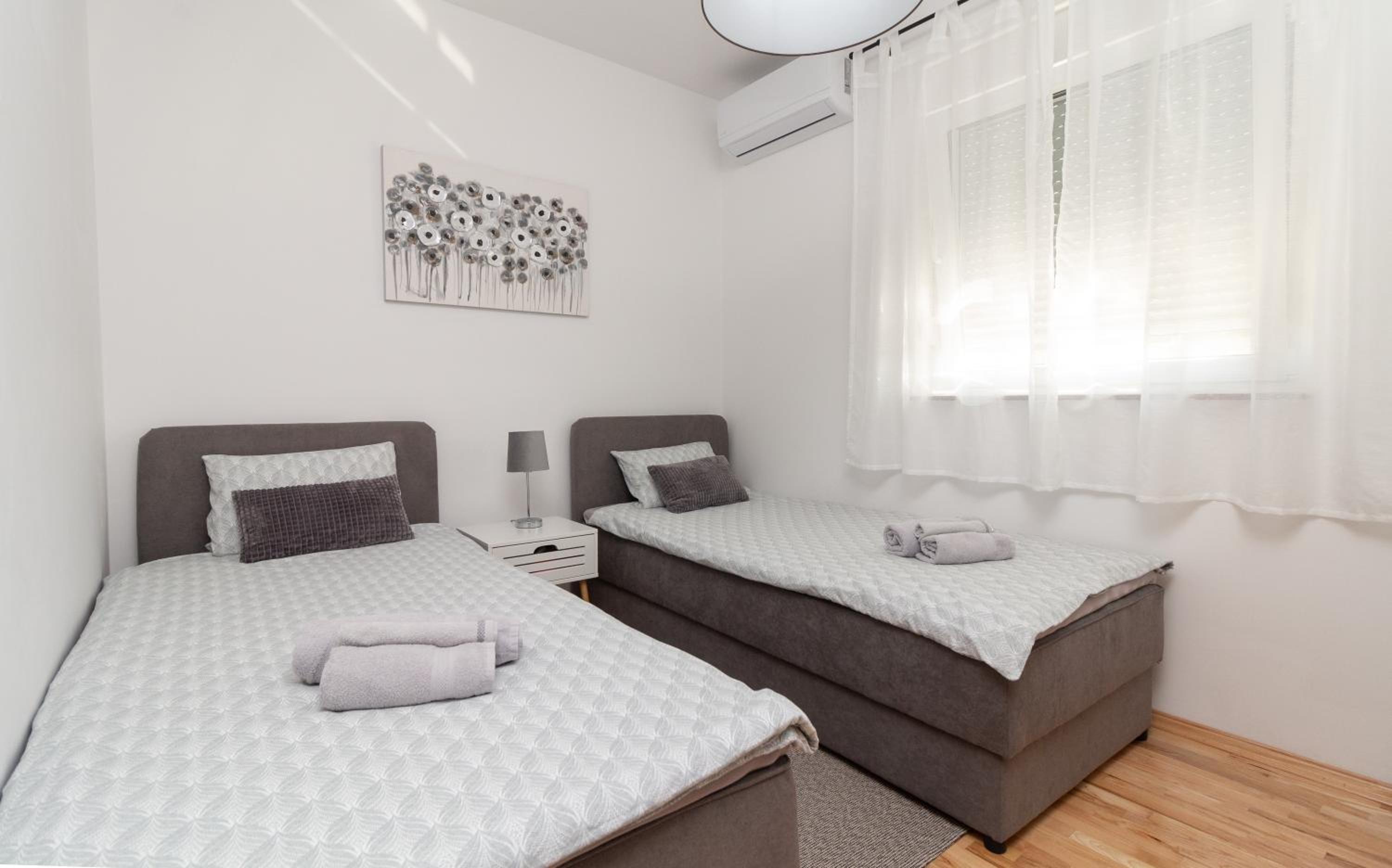 Modern and spacious apartment Helena near the beach