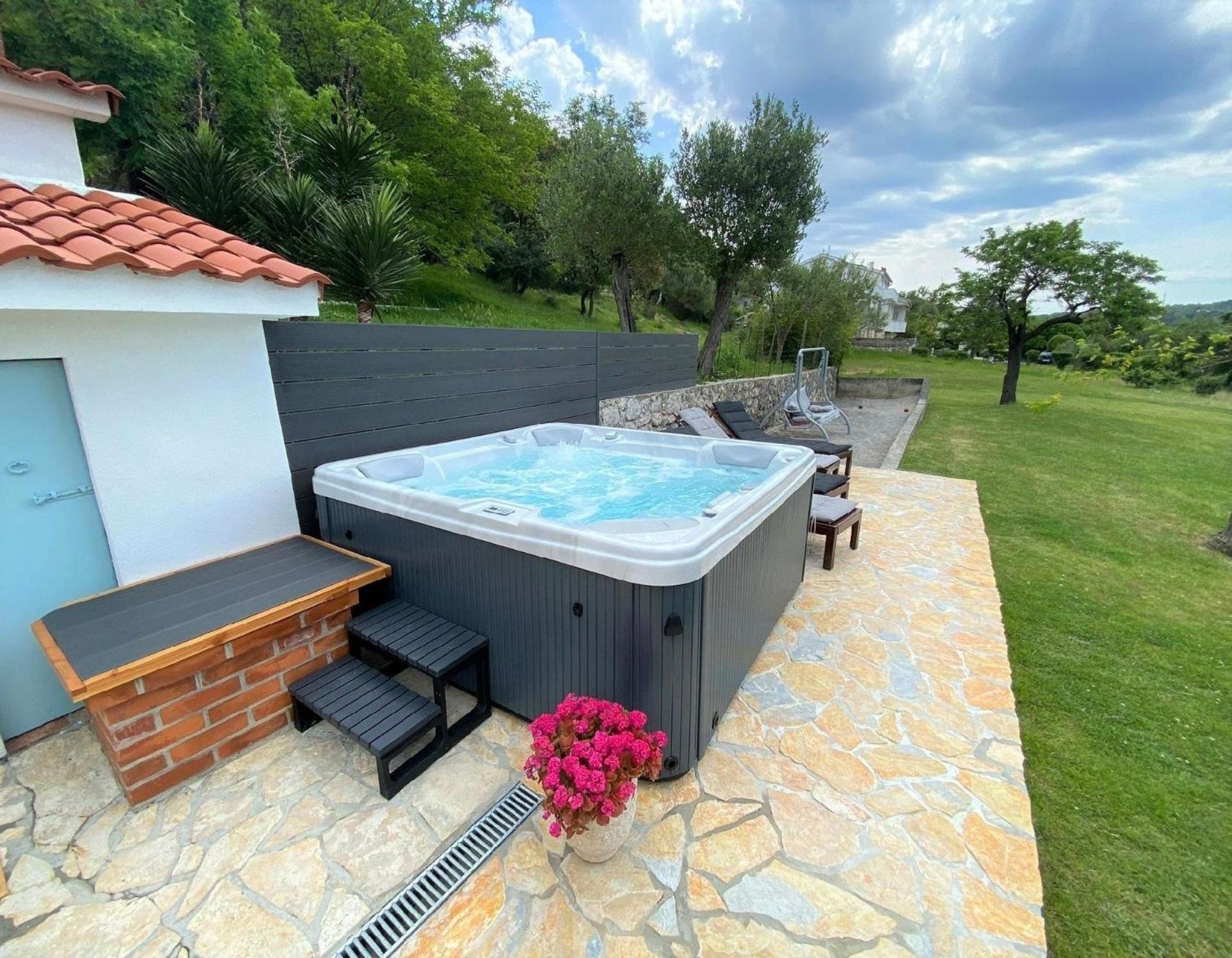Tolles Ferienhaus In Supetarska Draga Mit Garten view 5