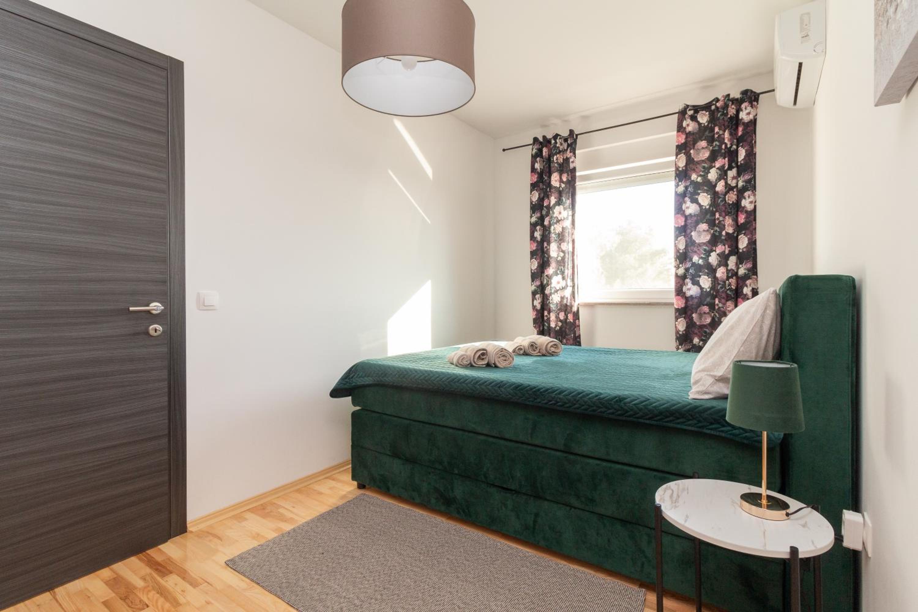 Modern and spacious apartment Helena near the beach