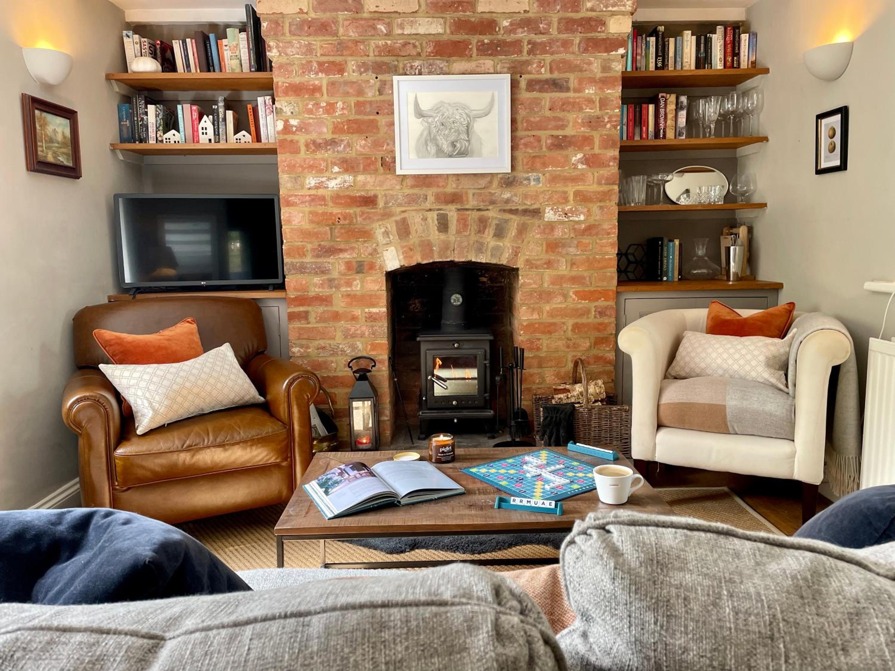 Romantic cosy cottage close to Oxford and The Cotswolds view 4