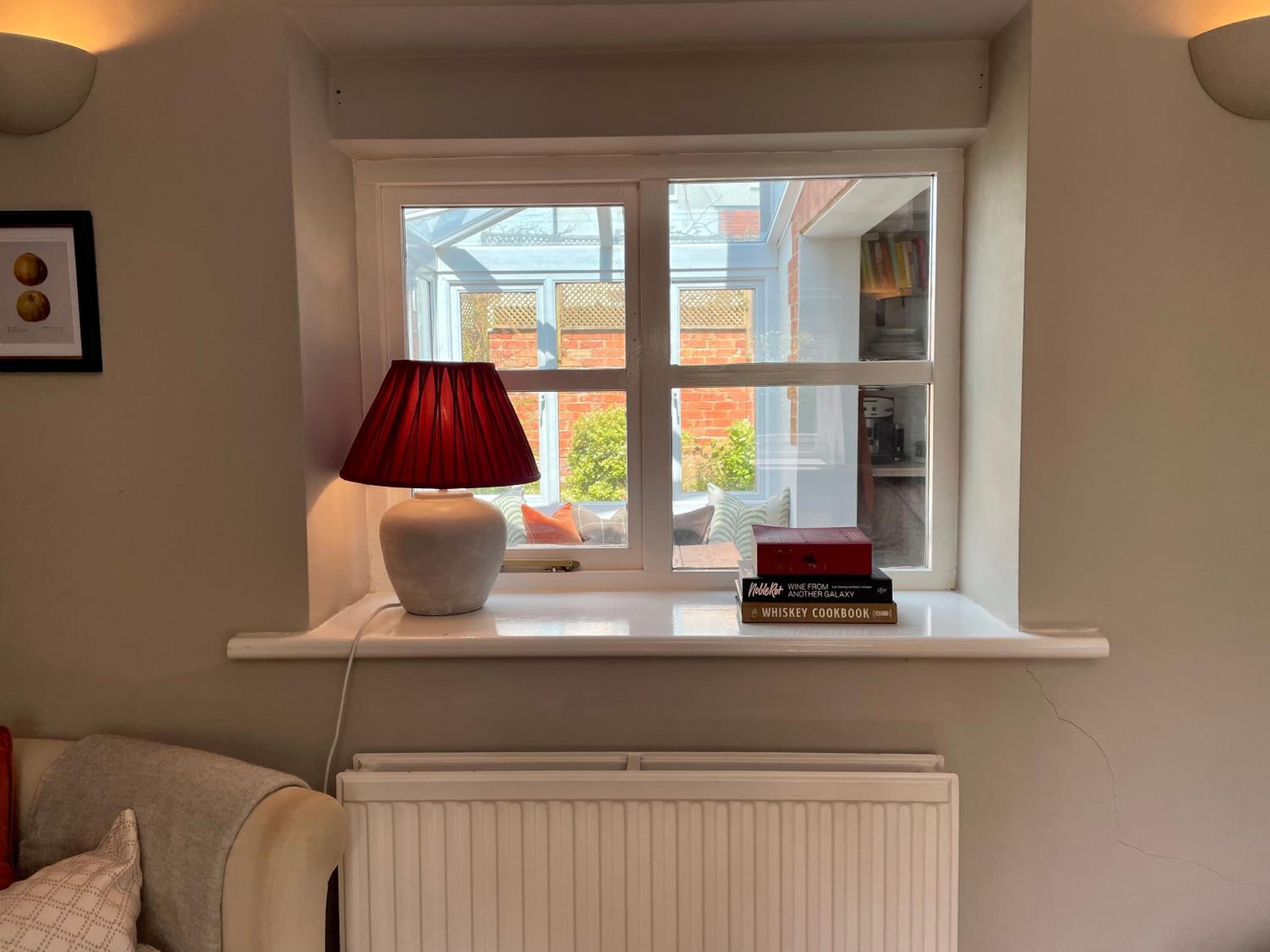 Romantic cosy cottage close to Oxford and The Cotswolds view 5