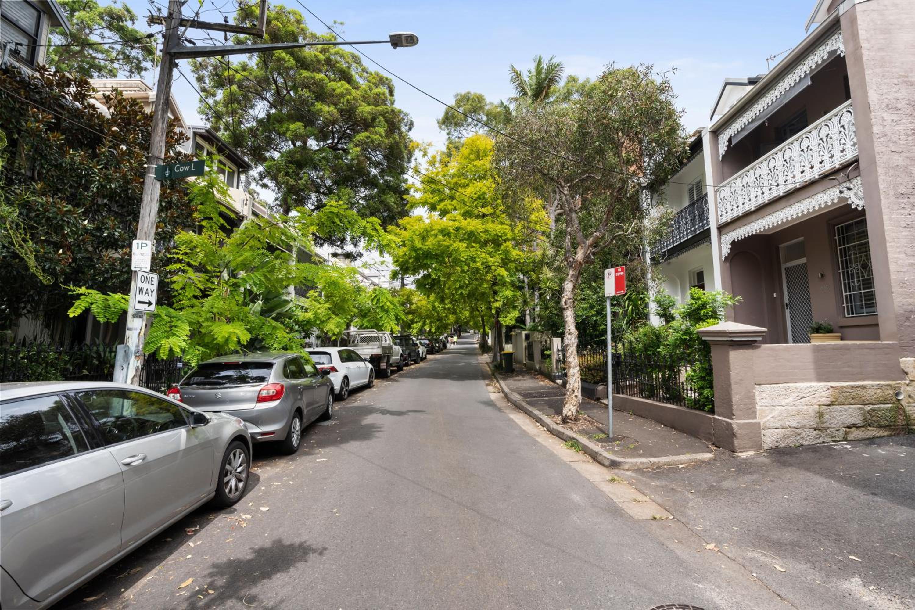 Stunning 3 Bedroom Terrace House in Vibrant Area