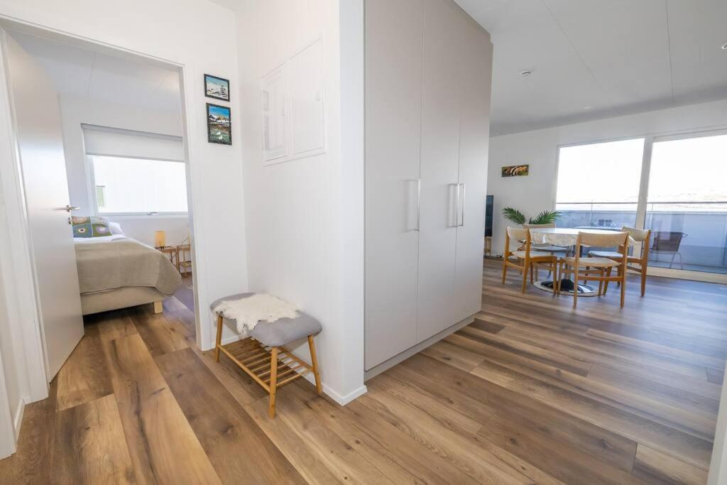 Modern appartment by sea side view 4