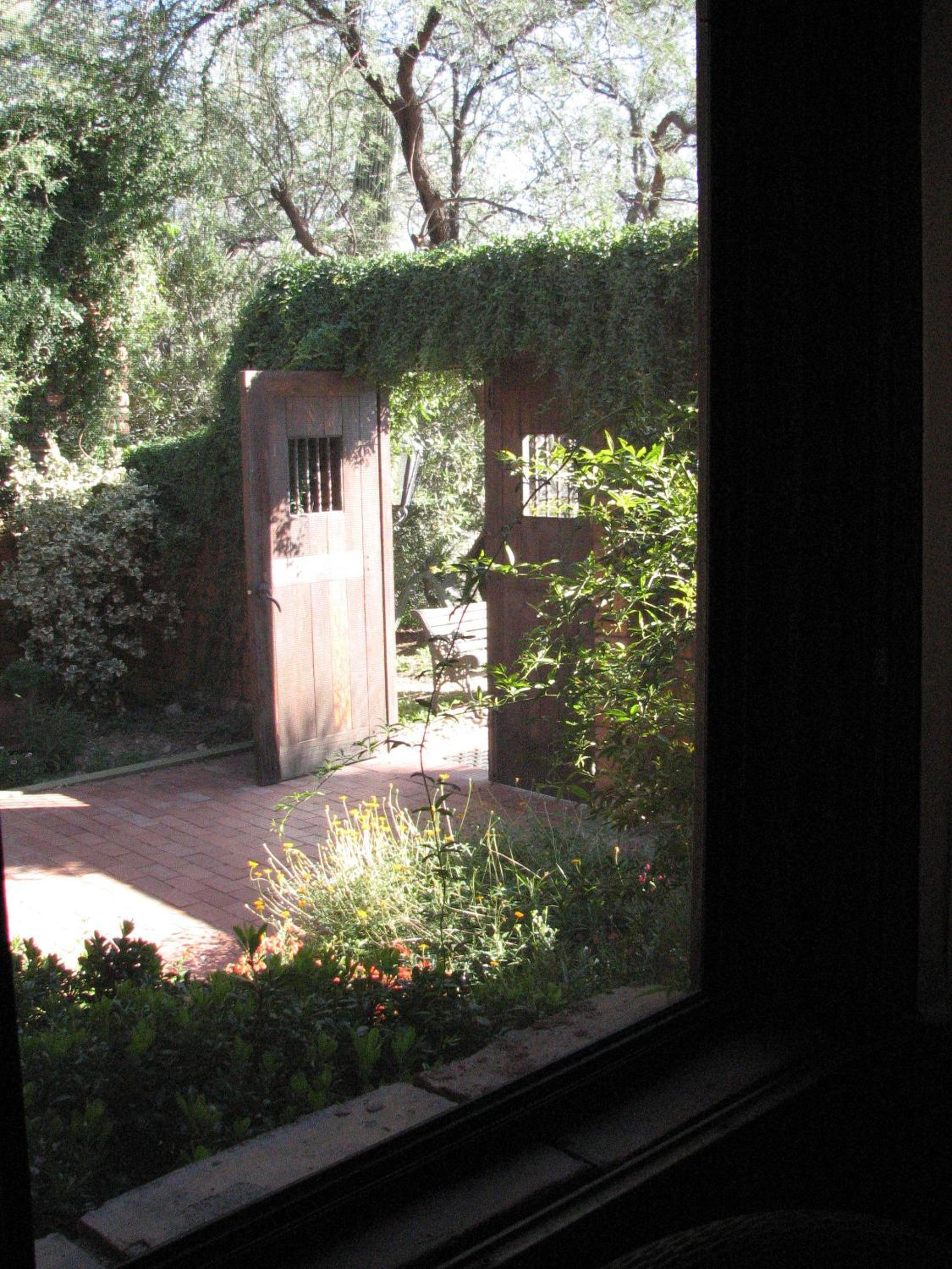 Desert Trails Bed & Breakfast view 4