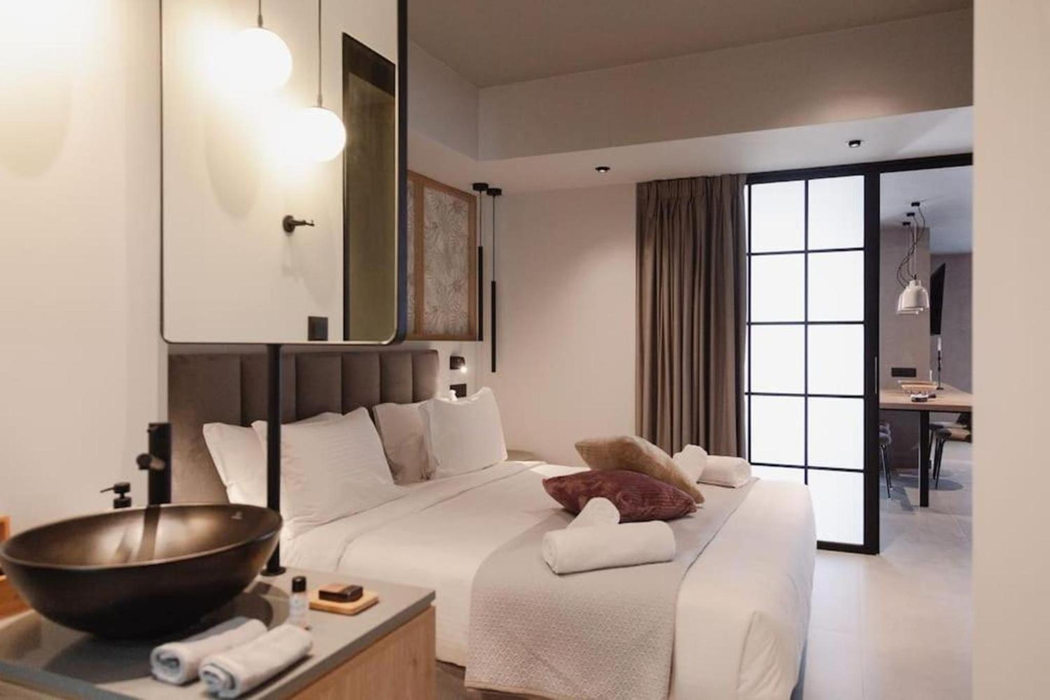 Orama Luxury Suite 3 Bedrooms with Private Pool photo 2