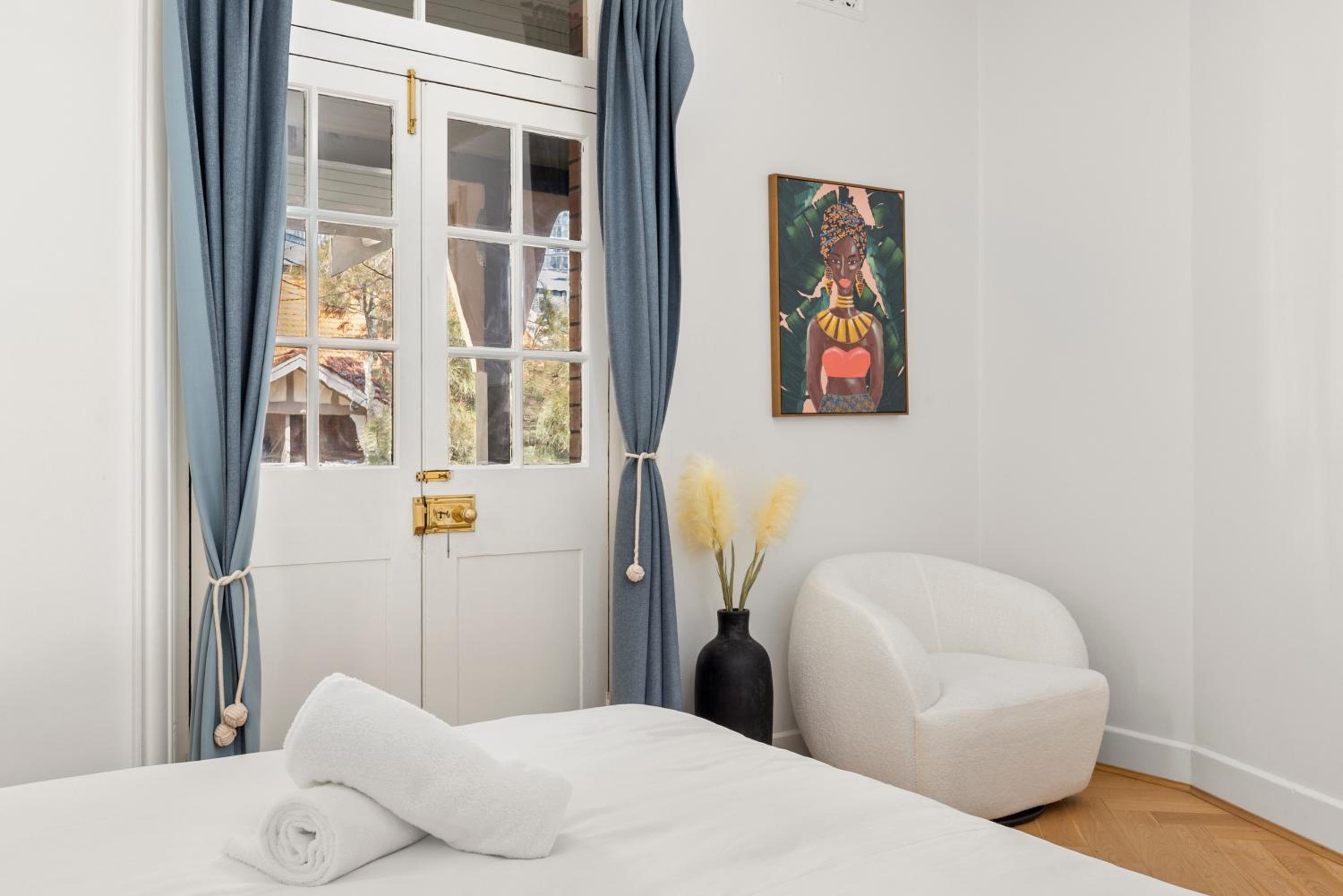 Family Friendly 2BR Apartment w/Seaview Balcony