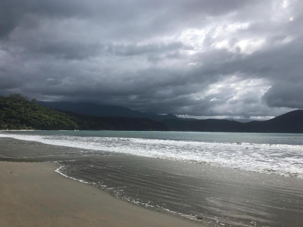 Linda Casa, pé na areia na praia da Fortaleza Ubatuba