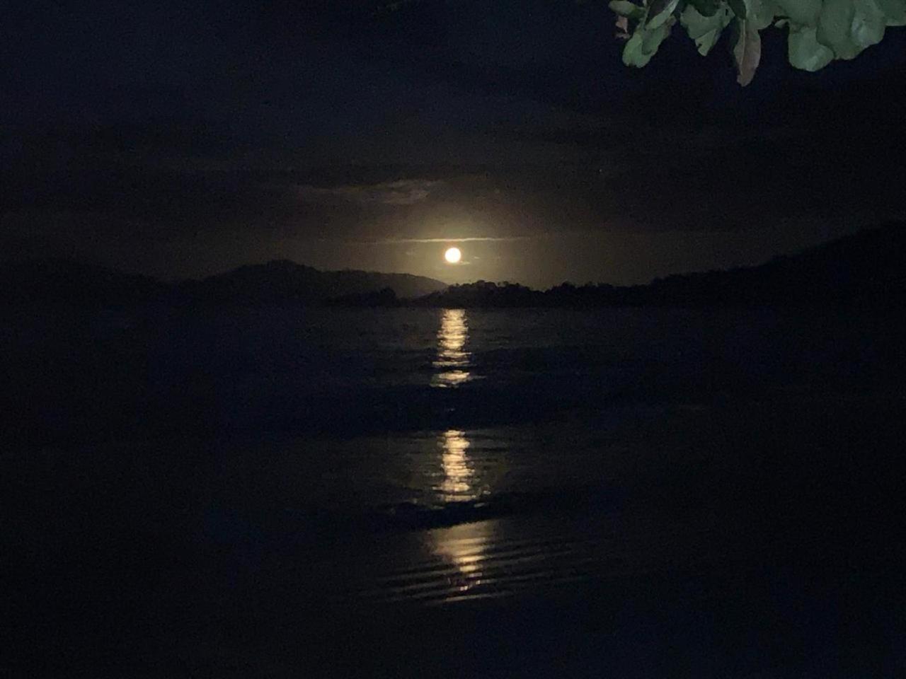 Linda Casa, pé na areia na praia da Fortaleza Ubatuba
