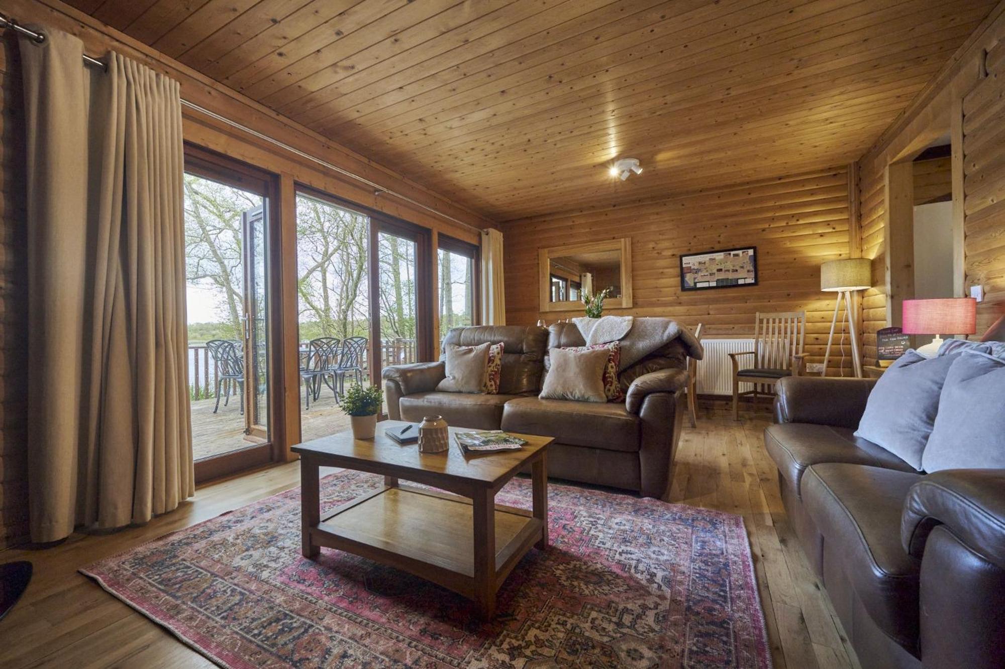 Heron Lodge with Hot-tub