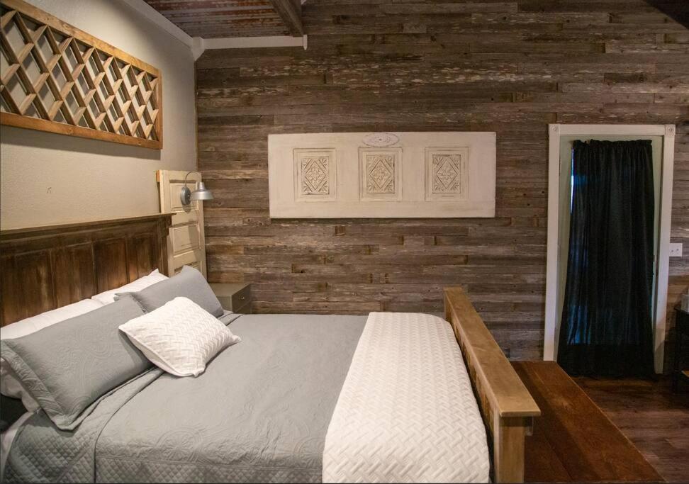Unique farmhouse retreat with room to relax! view 5
