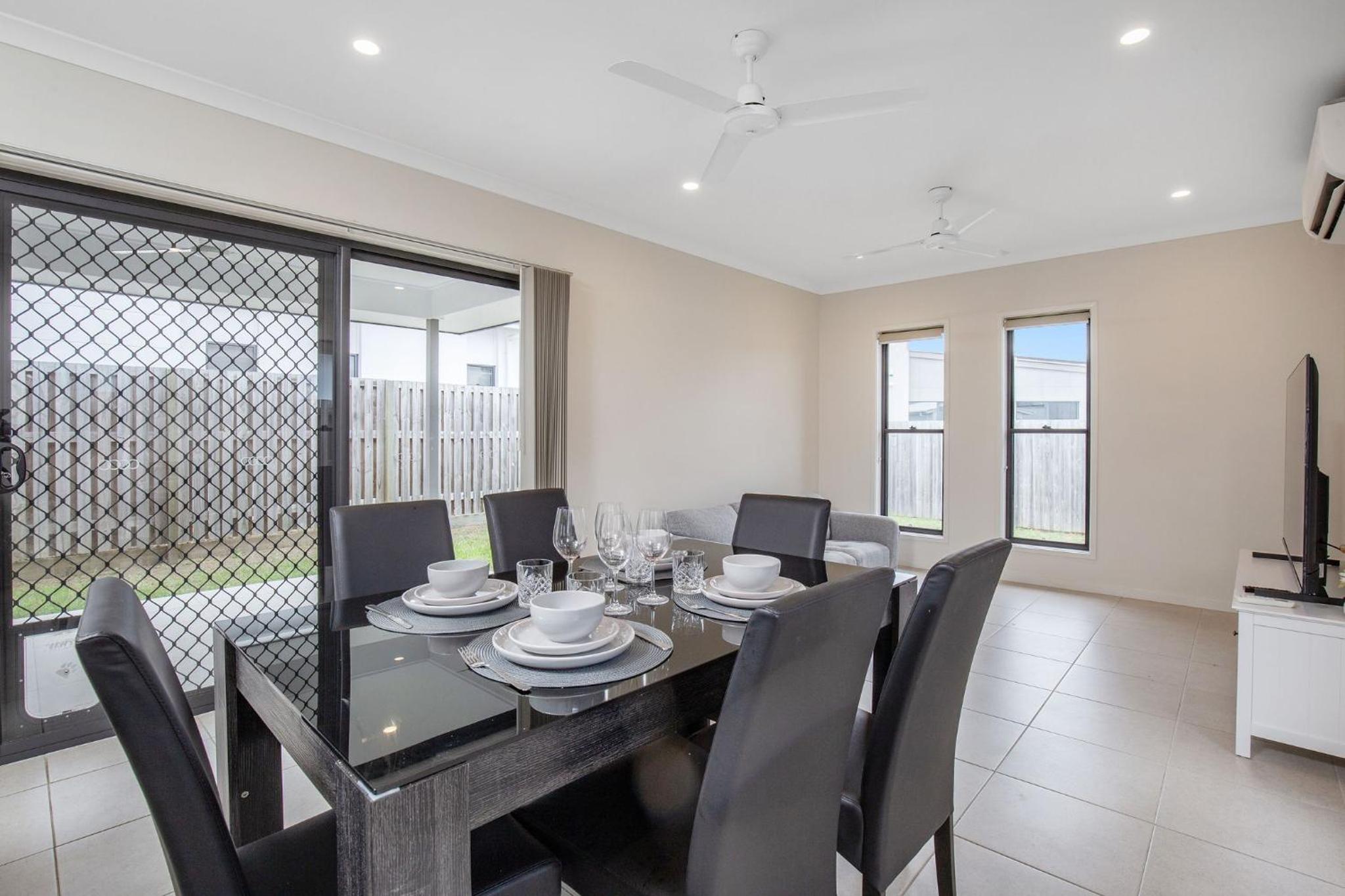 KozyGuru Coomera Kozy 4 Bed Free Parking