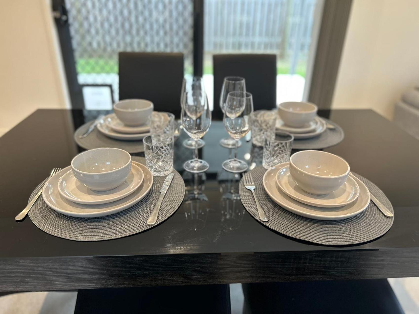 KozyGuru Coomera Kozy 4 Bed Free Parking