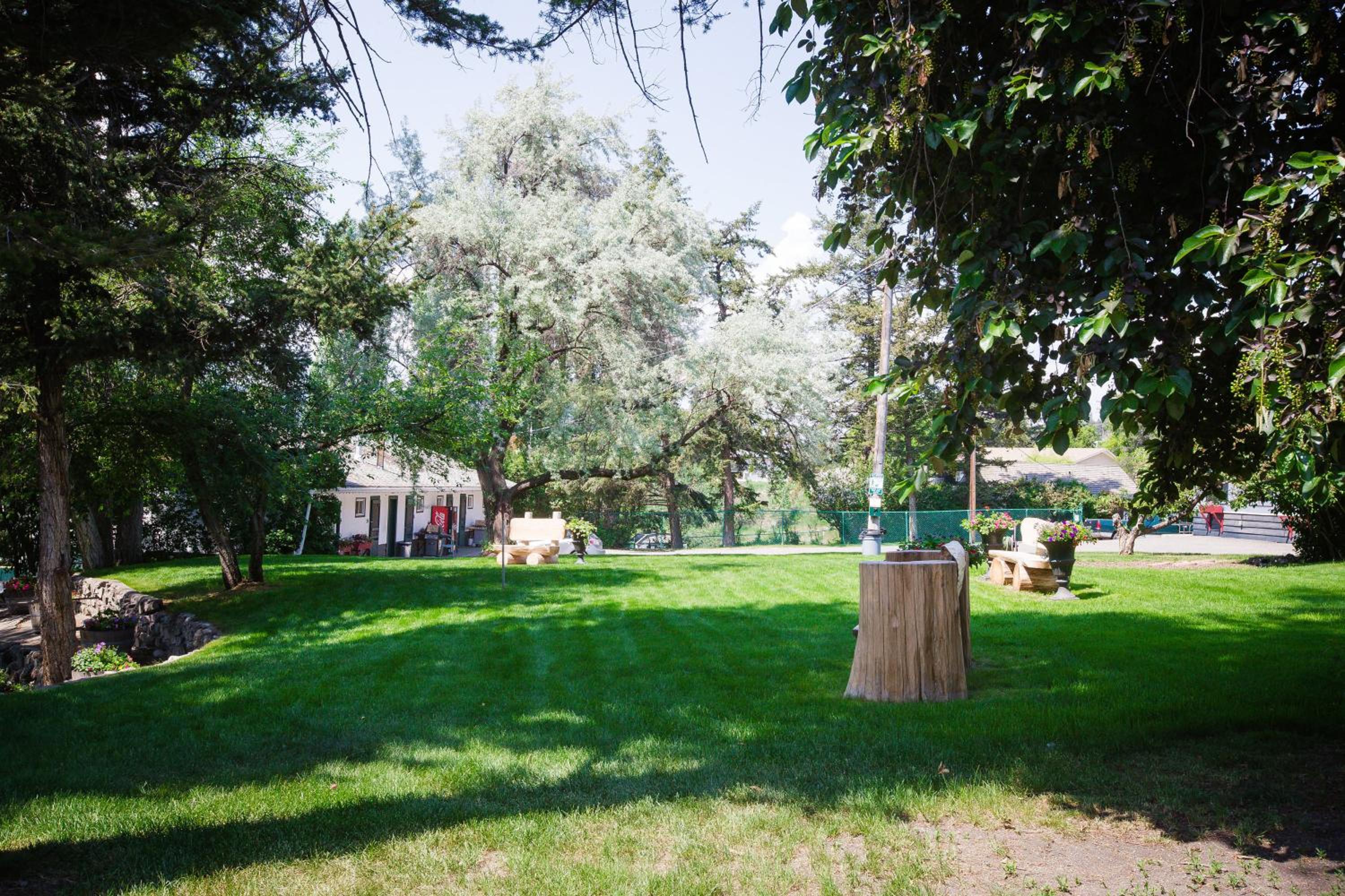 Lakeside Motel