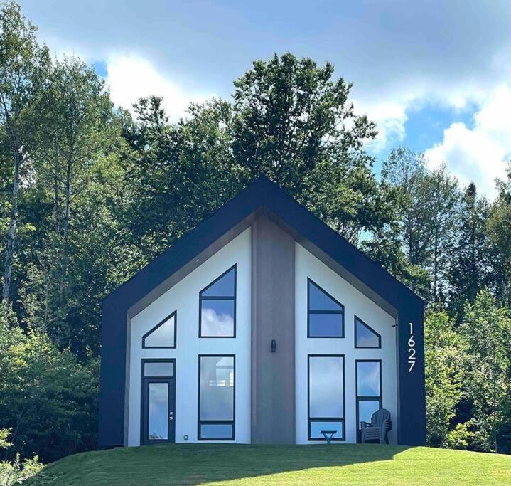 Le Jarret Noir! Chalet NEUF en nature SPA/Vue Lac