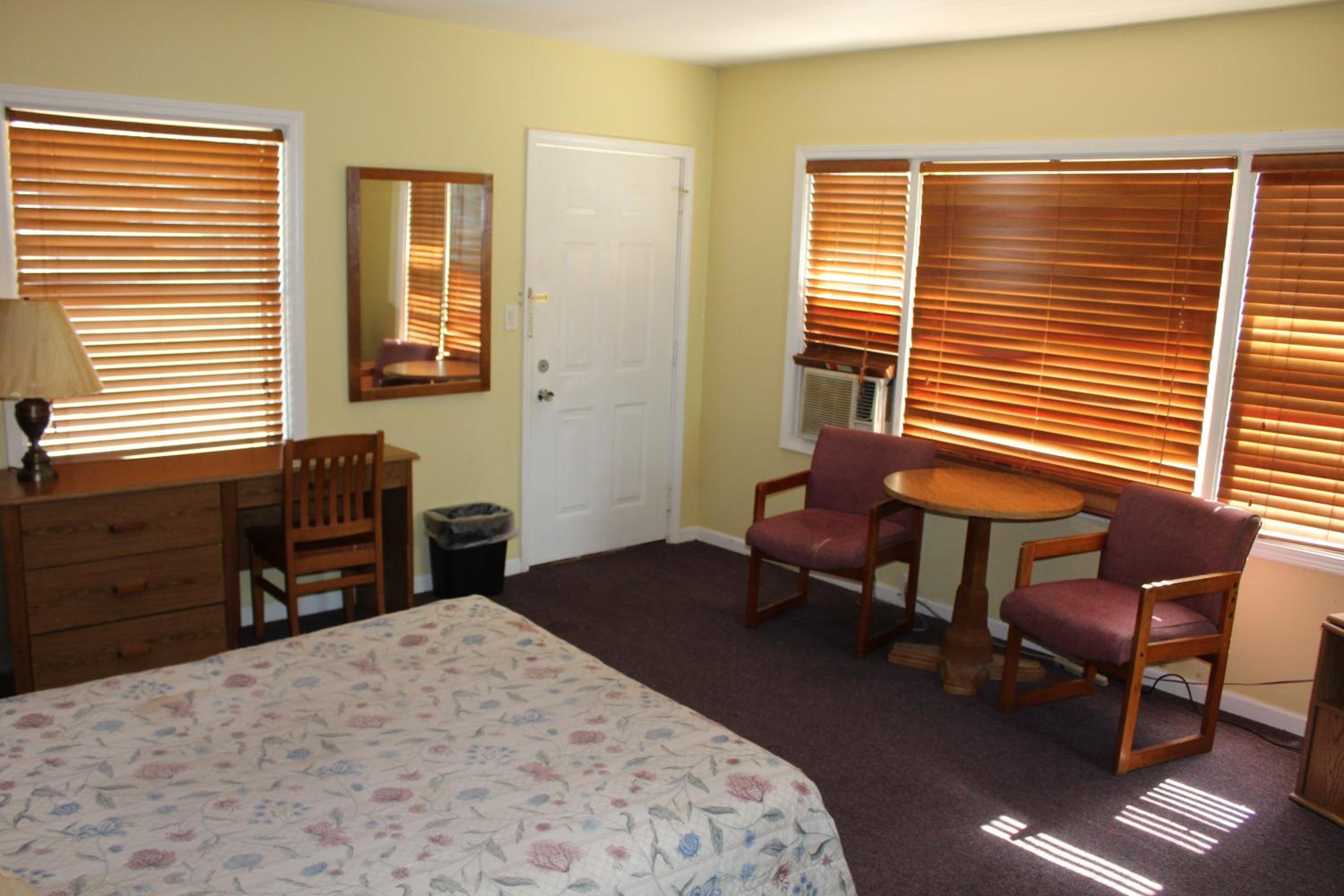 Crest Motel