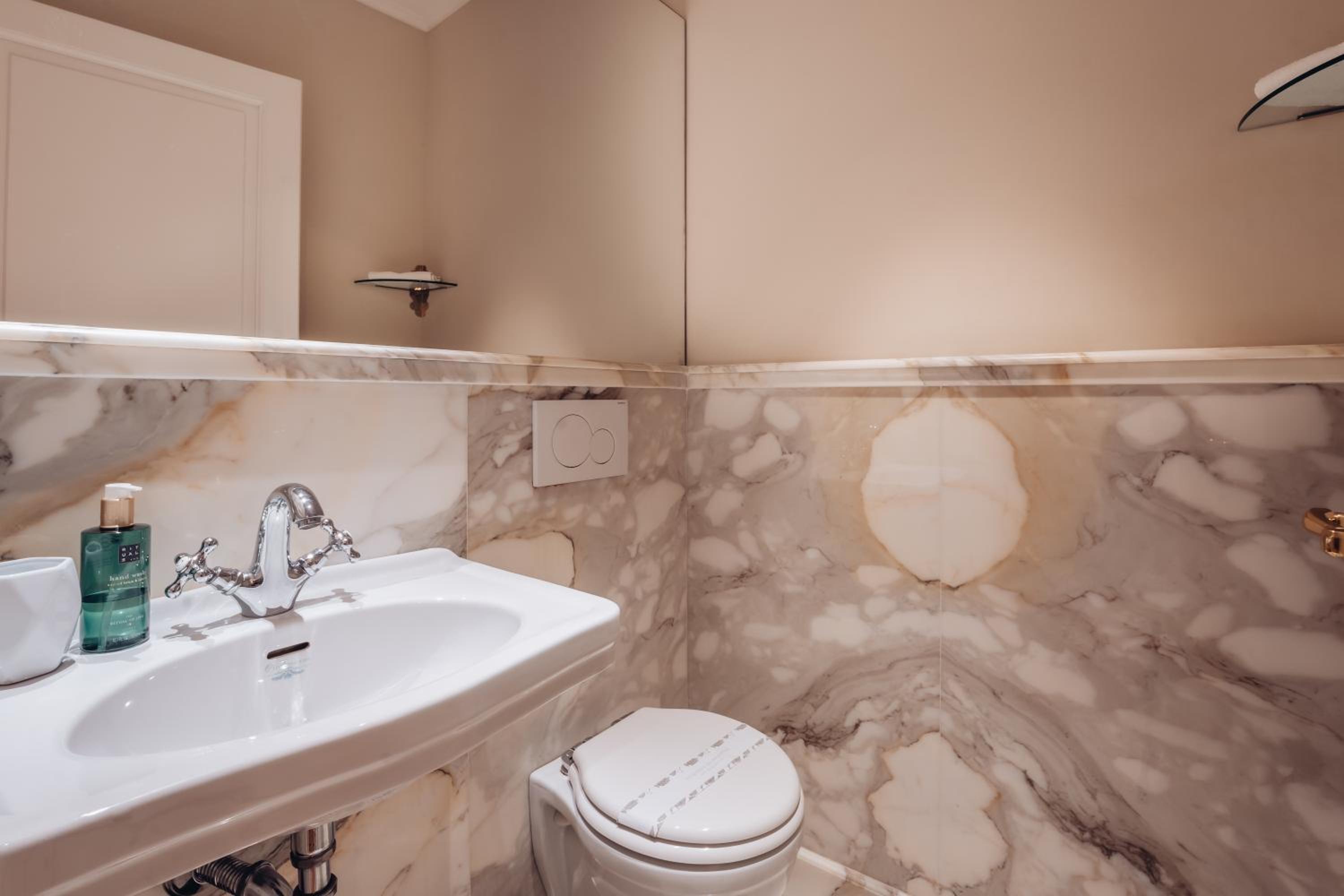 La Croce d'Oro Santa Croce Suite Apartments