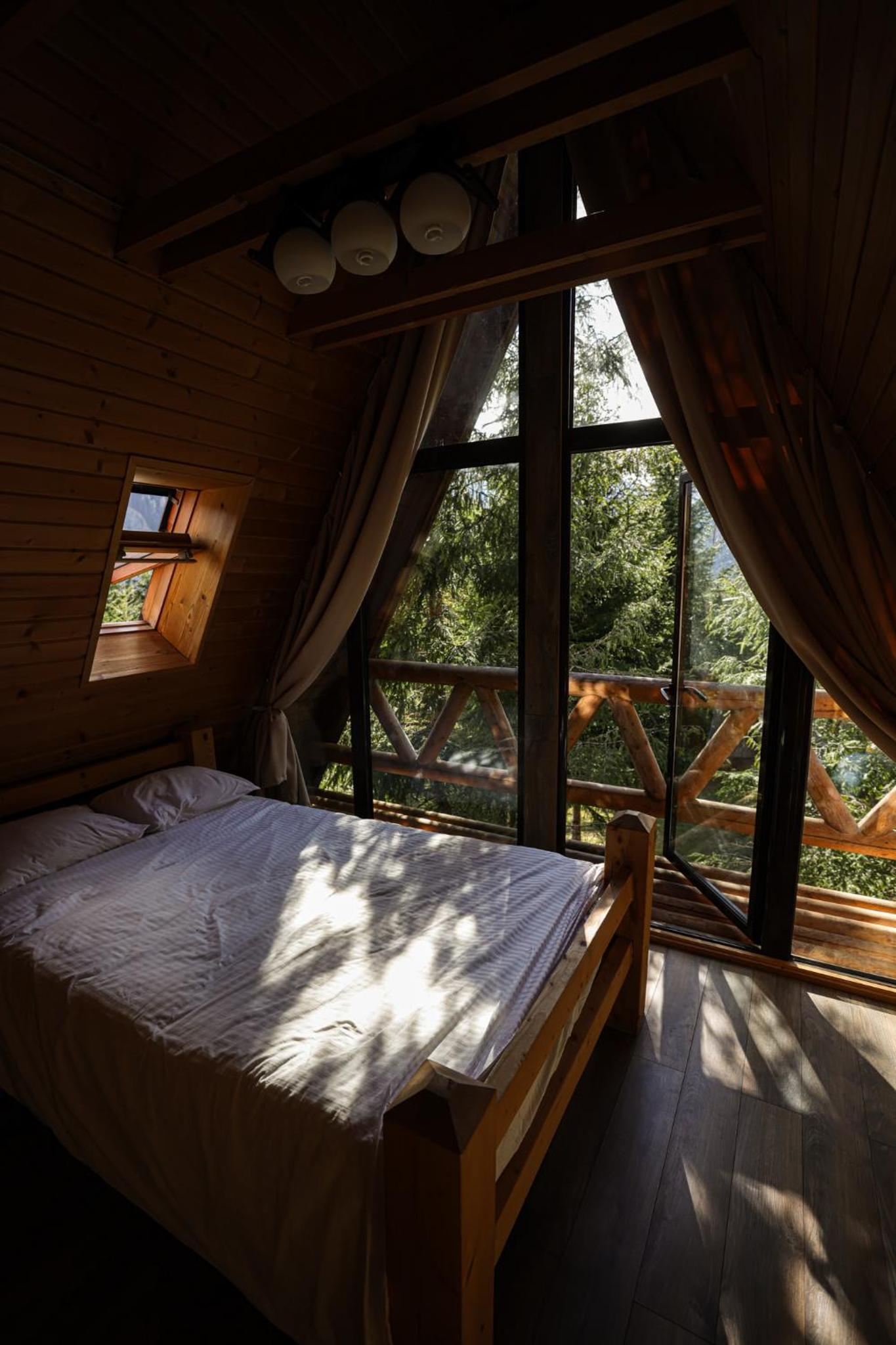 Acasa La Munte view 4