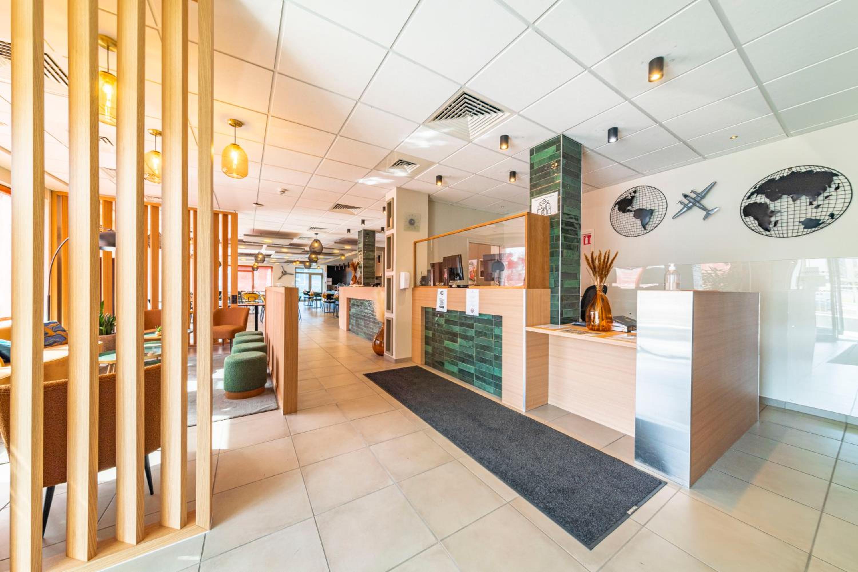 Reception & Lobby