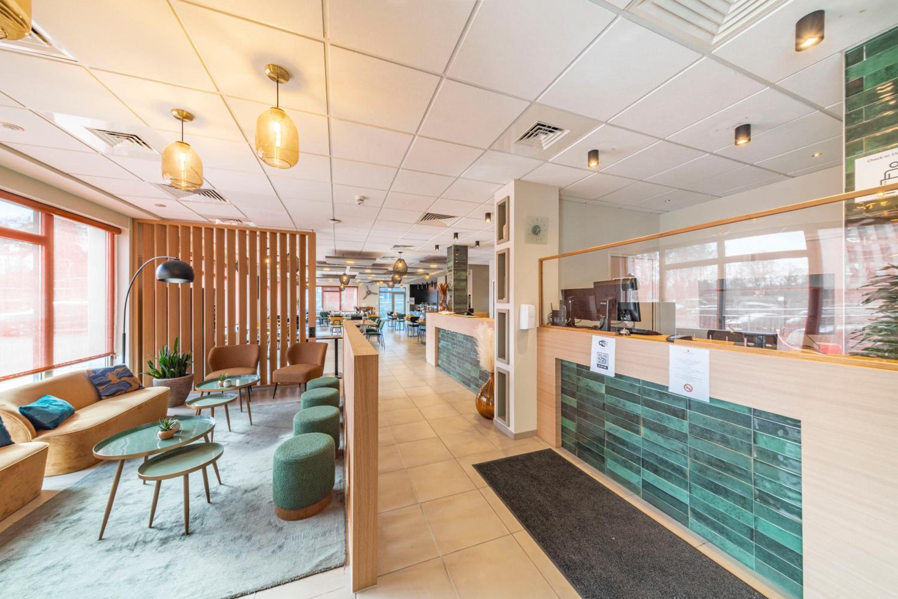 Reception & Lobby