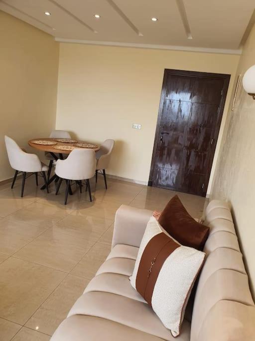 Bel appartement moderne avec piscine view 4