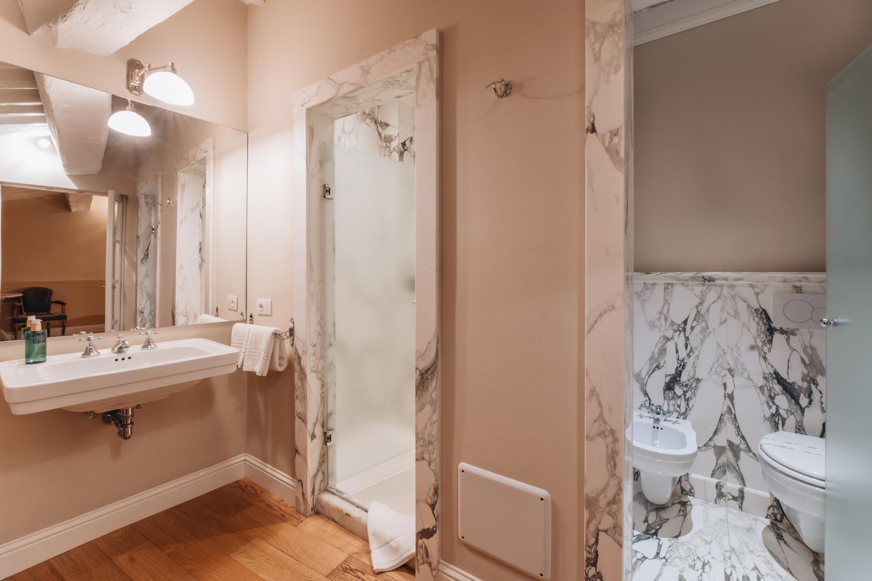 La Croce d'Oro Santa Croce Suite Apartments