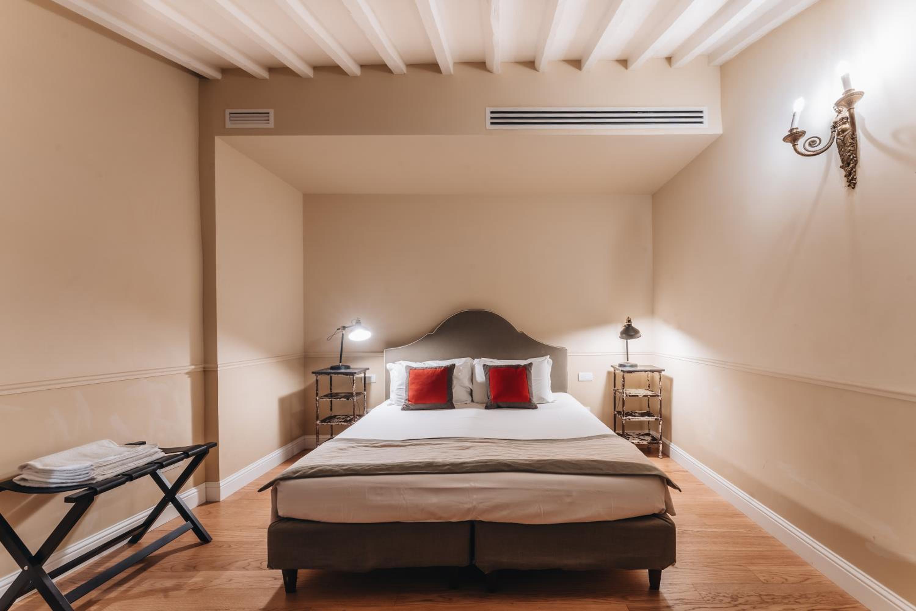 La Croce d'Oro Santa Croce Suite Apartments