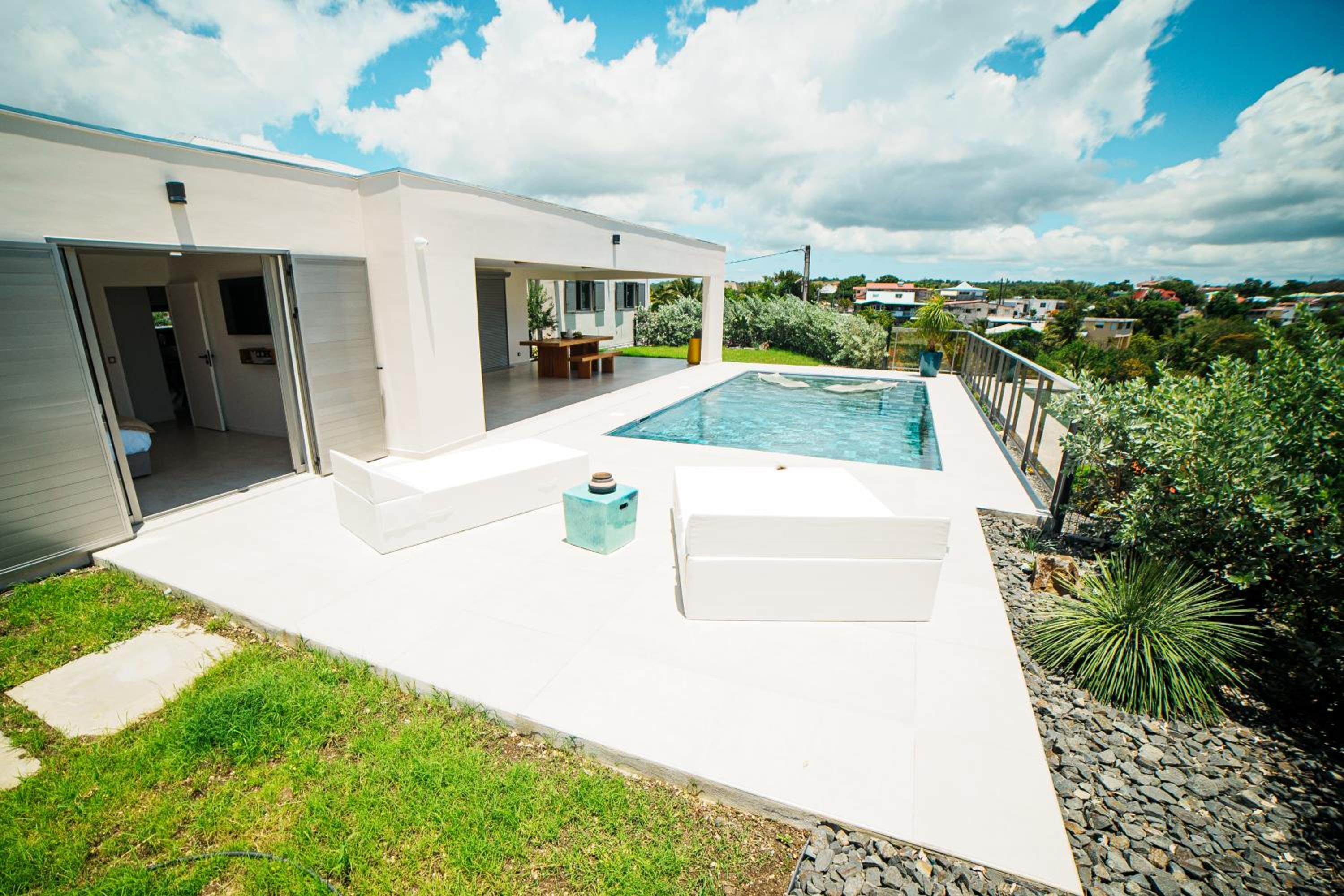 Nateina Home