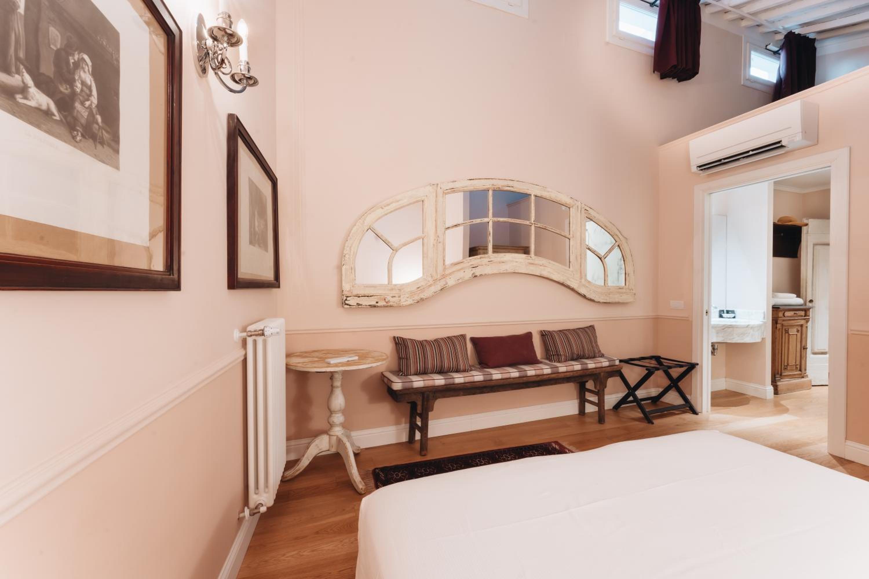 La Croce d'Oro Santa Croce Suite Apartments