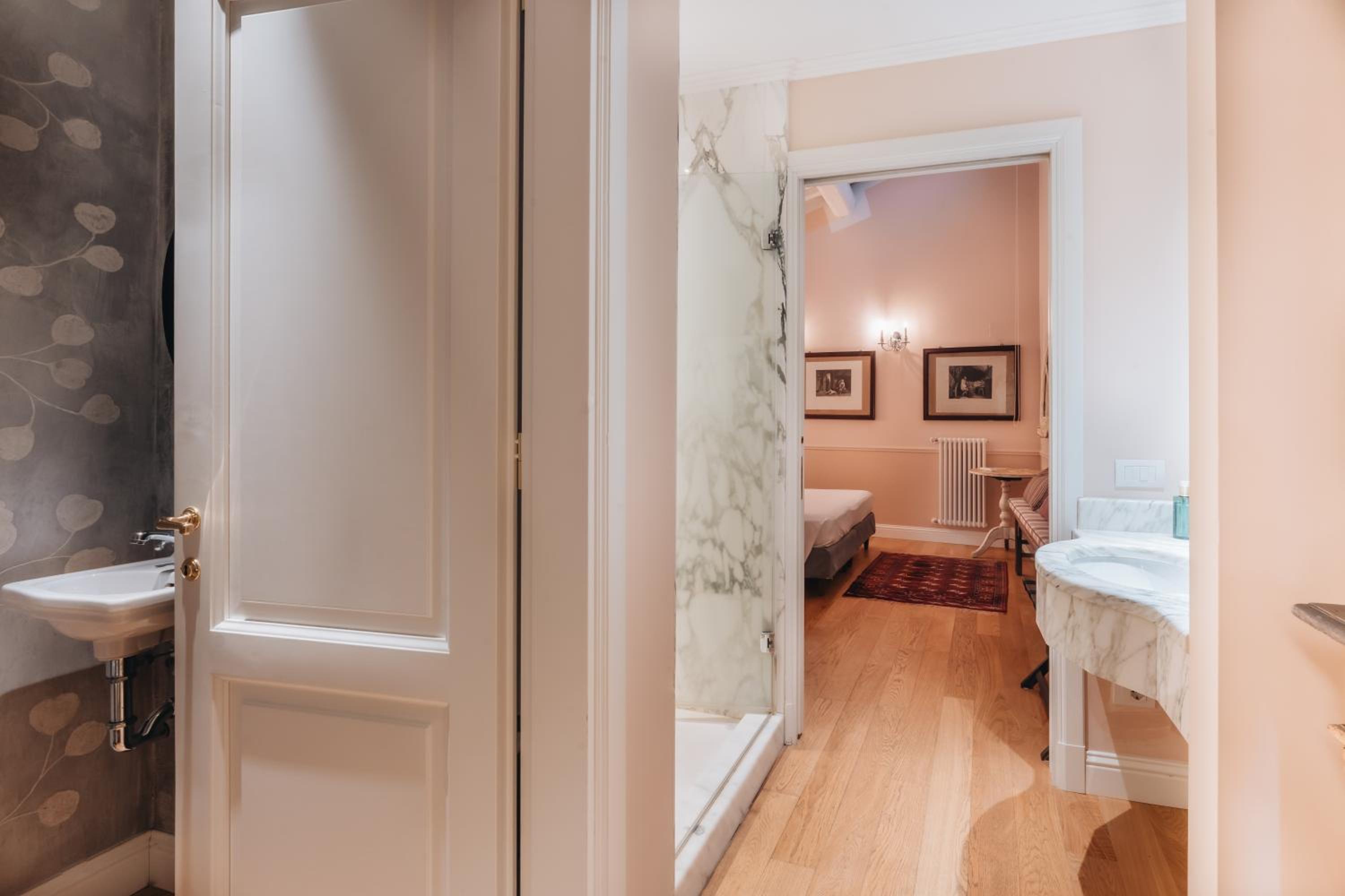 La Croce d'Oro Santa Croce Suite Apartments