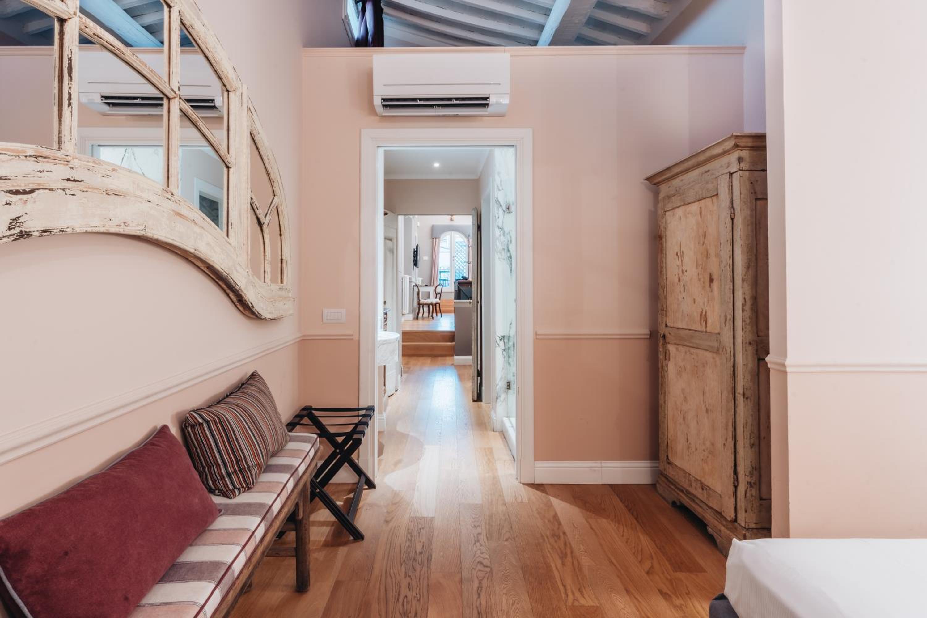 La Croce d'Oro Santa Croce Suite Apartments